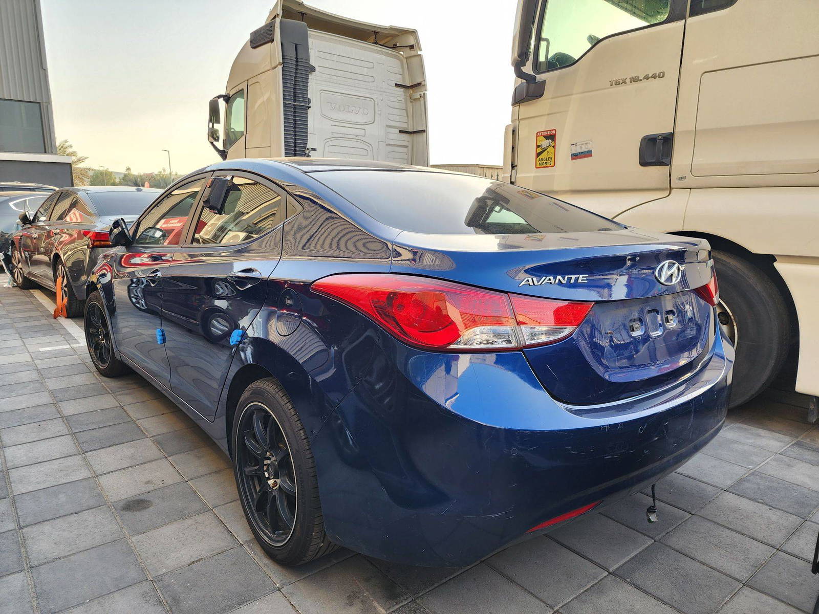 2012 HYUNDAI AVANTE — 185937 KM — Lot 539376 — Al Quoz - Marhaba Auctions Used Cars - Image 5