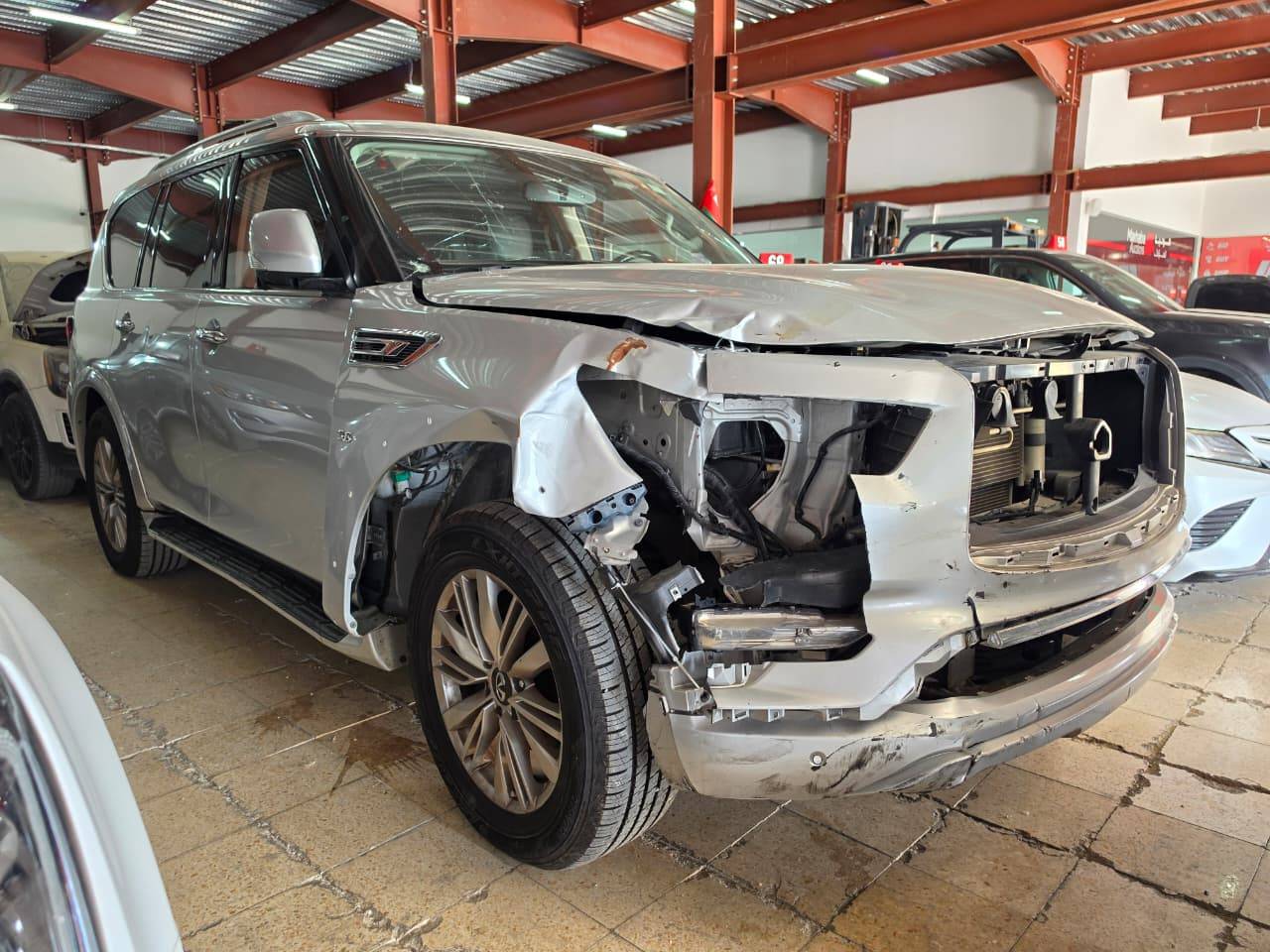 INFINITI QX80 2018 view 2