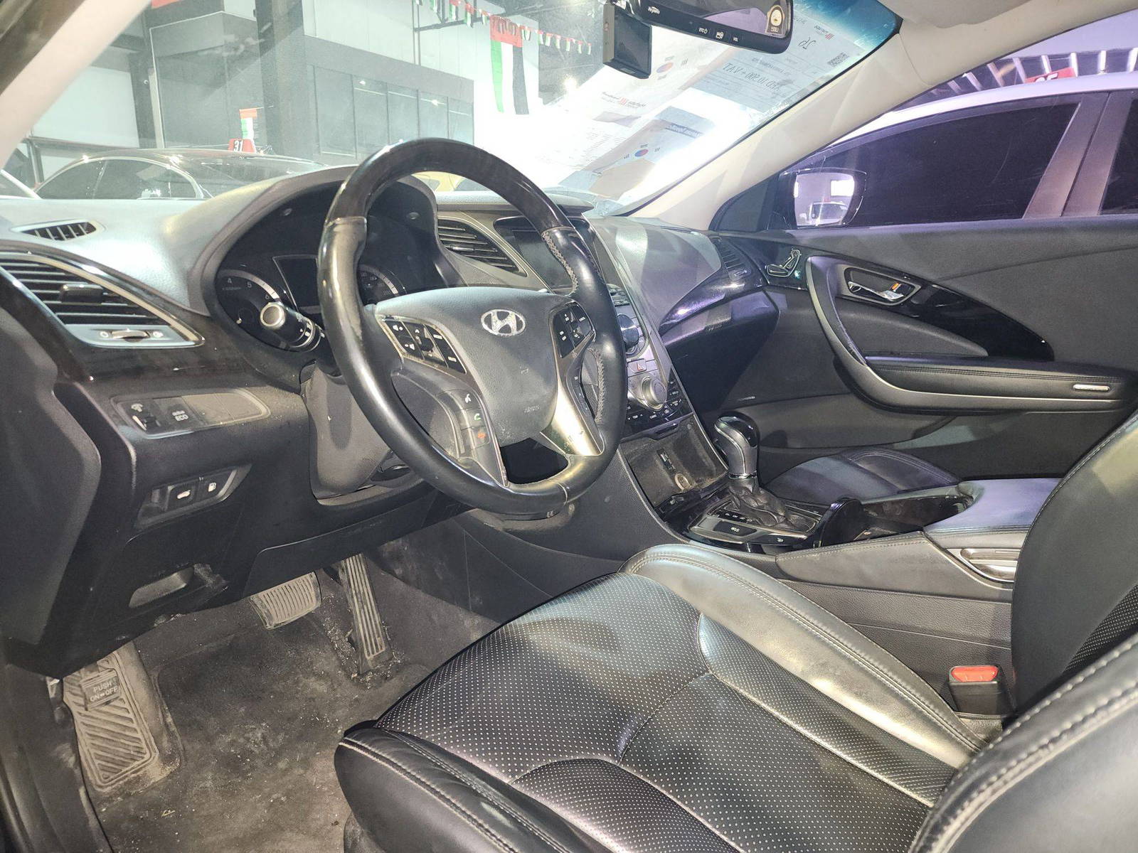 2011 HYUNDAI GRANDEUR — 112658 KM — Lot 027928 — Al Quoz - Marhaba Auctions Used Cars - Image 9