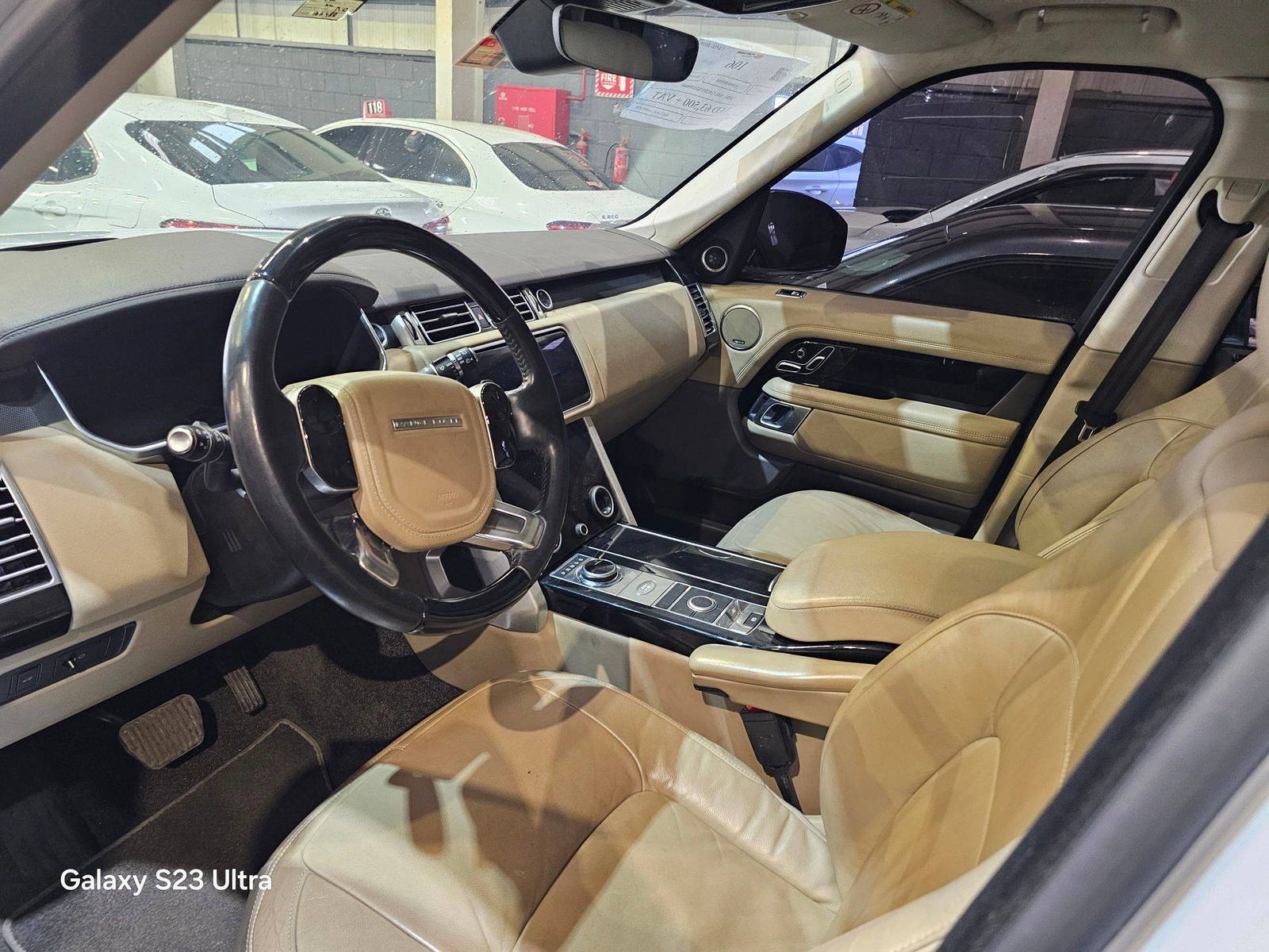 2018 LAND ROVER RANGE ROVER VOGUE — 166405 KM — Lot 125478 — Main - Marhaba Auctions Used Cars - Image 8