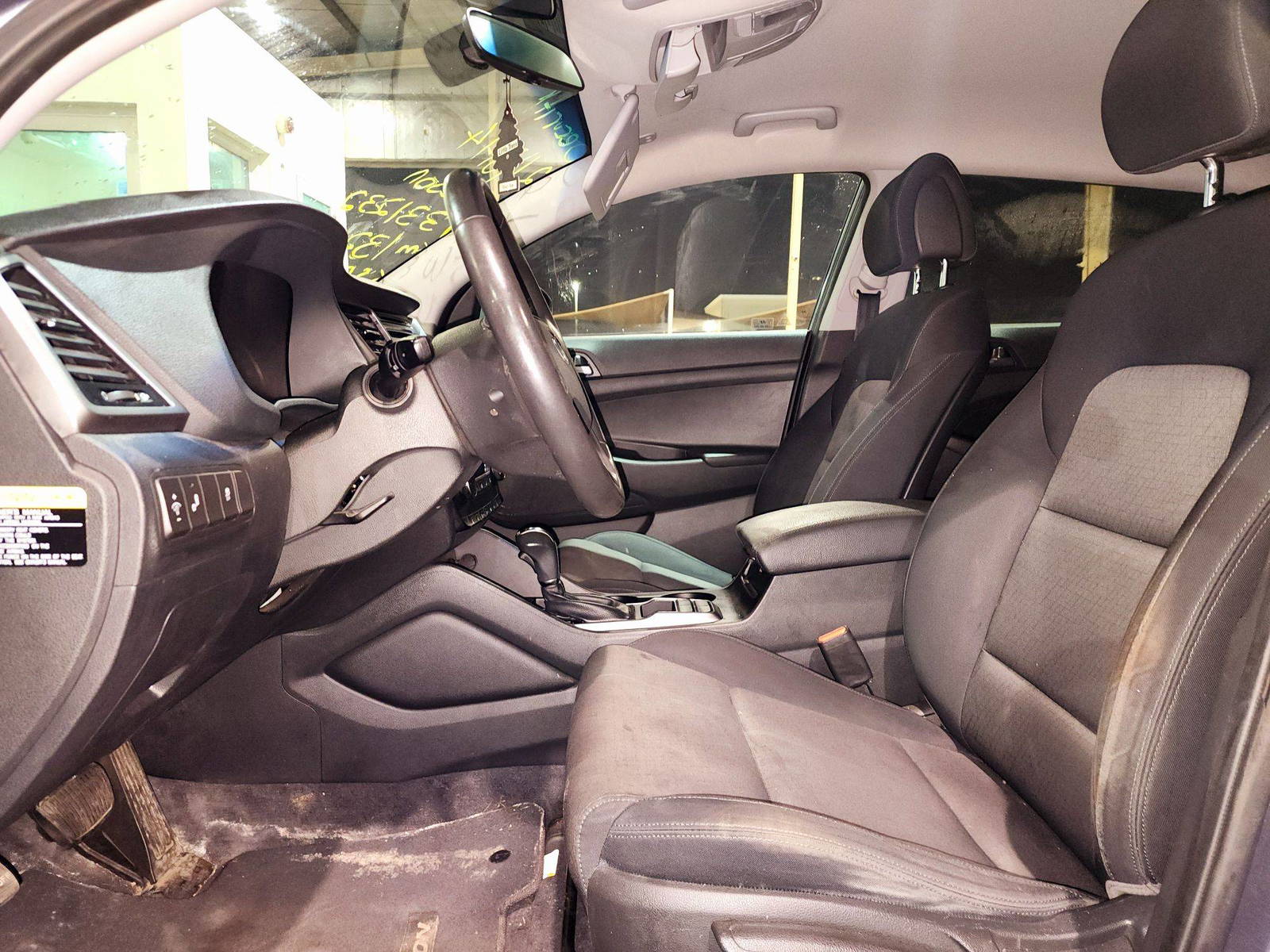 2017 HYUNDAI TUCSON — 132464 KM — Lot XHU331232 — Souq - Marhaba Auctions Used Cars - Image 8