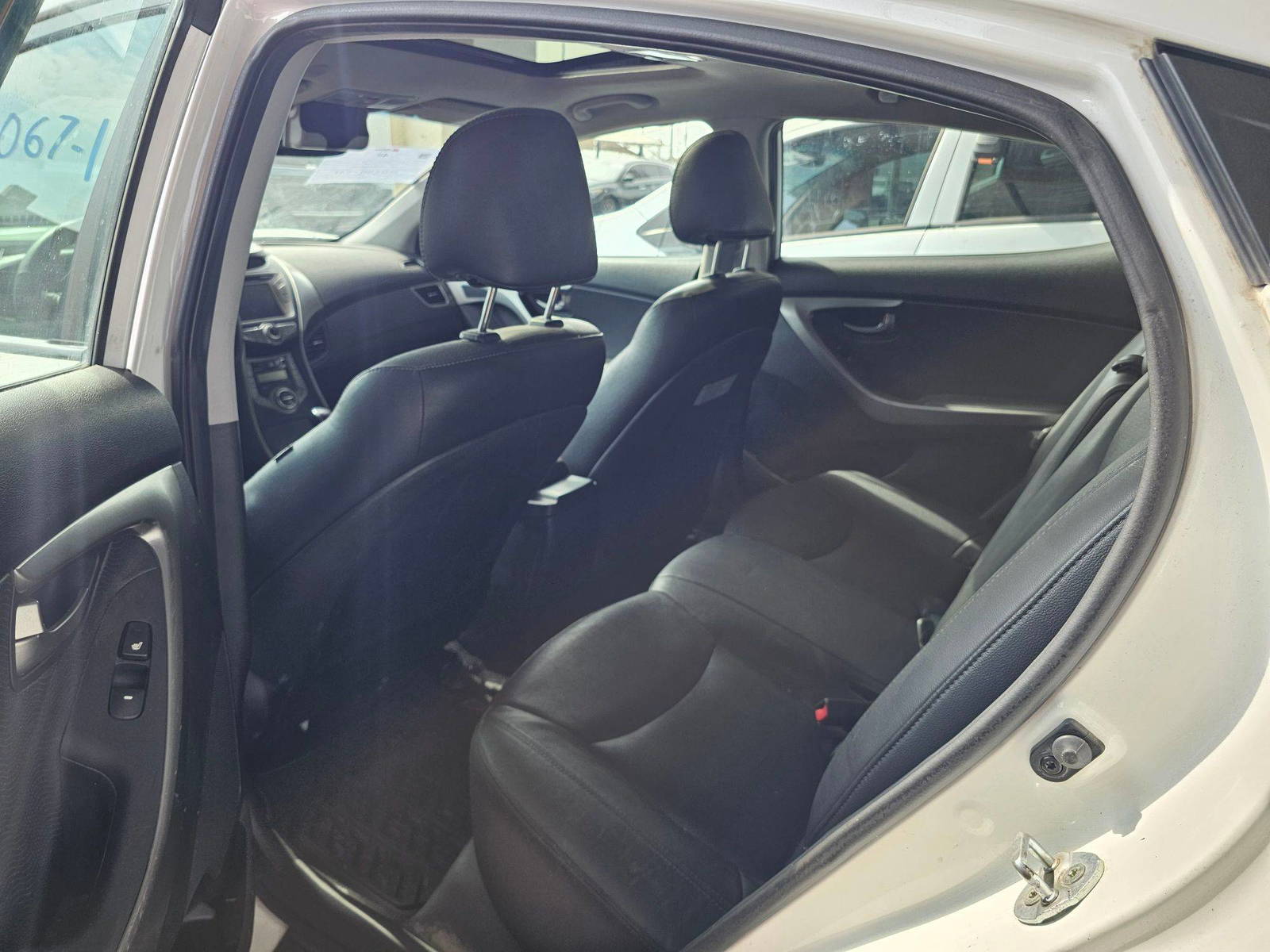 2013 HYUNDAI ELANTRA — 176900 KM — Lot 40015839 — Souq - Marhaba Auctions Used Cars - Image 6