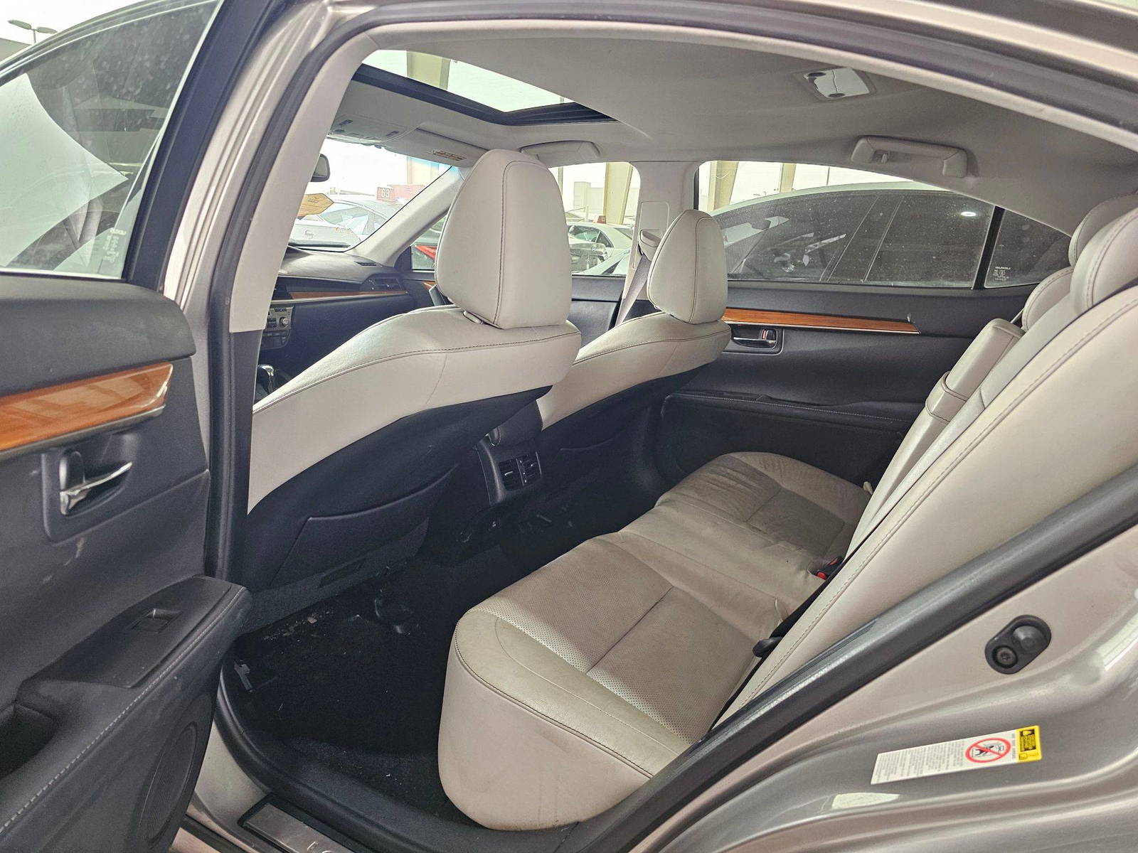 2015 LEXUS ES 300H — 148909 Miles — Lot 69030425 — Souq - Marhaba Auctions Used Cars - Image 7
