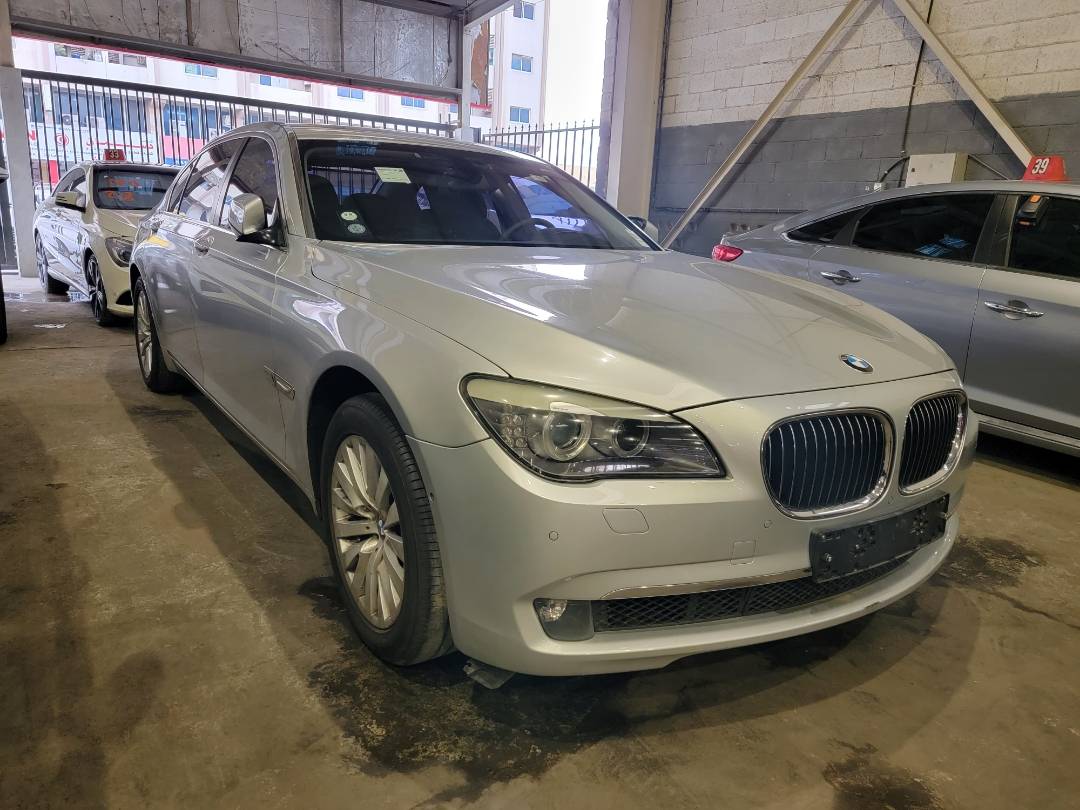 2010 BMW 740 I — 202997 KM — Lot 25793 — Main - Marhaba Auctions Used Cars - Image 3