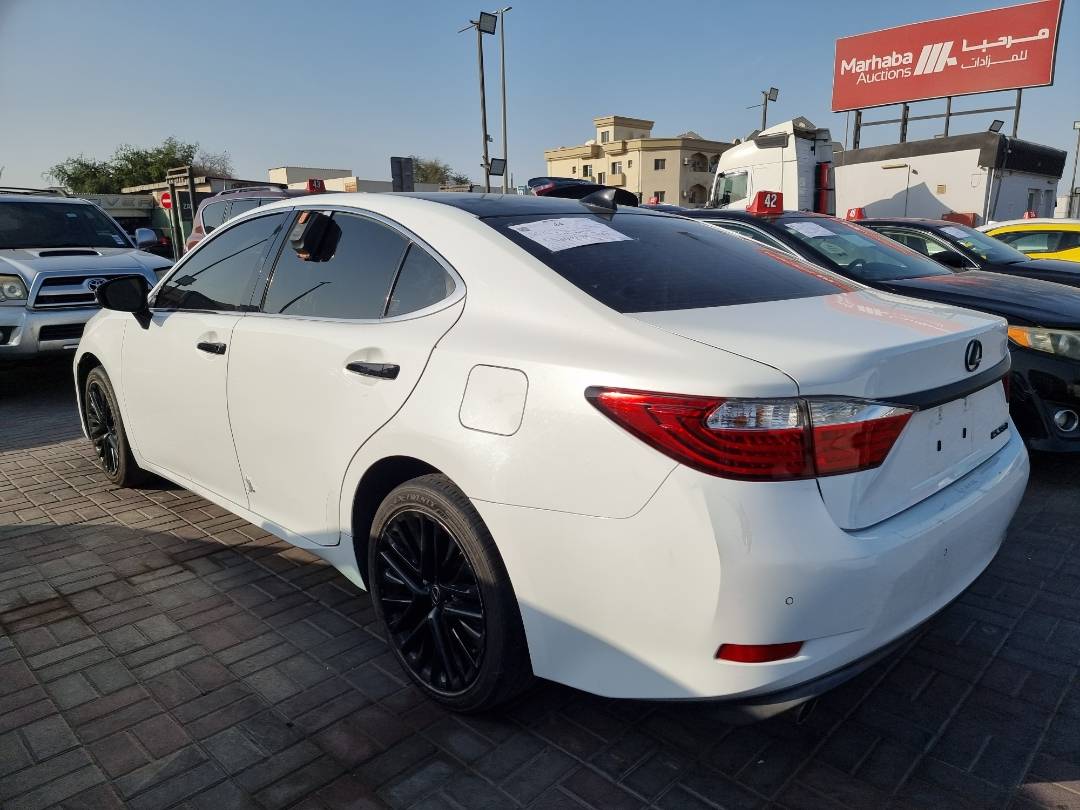2015 LEXUS ES 350 — 132221 Miles — Lot 78278534 — Souq - Marhaba Auctions Used Cars - Image 5