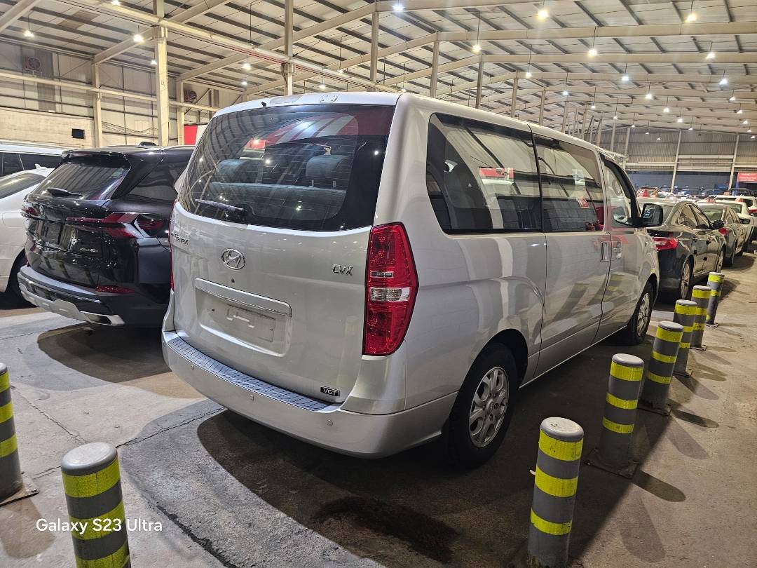 2010 HYUNDAI GRAND STAREX — 268788 KM — Lot 198016 — Main - Marhaba Auctions Used Cars - Image 6