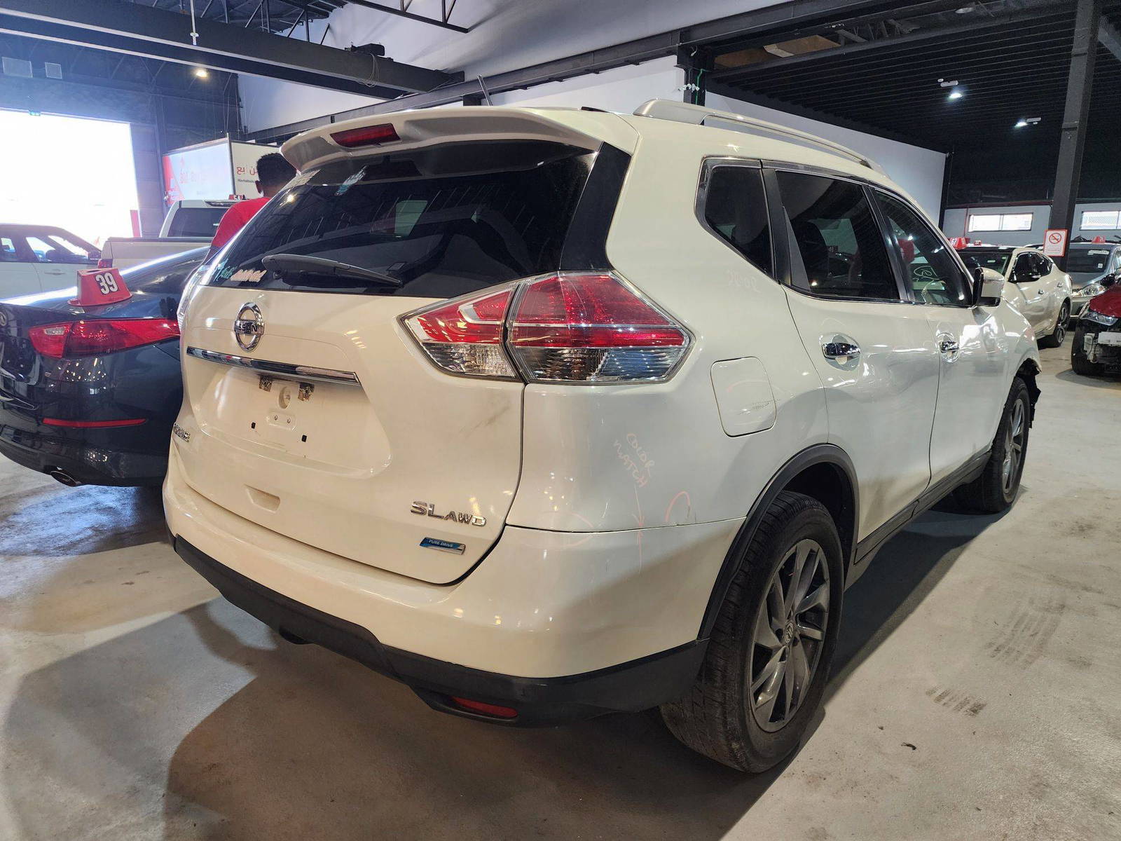 2014 NISSAN ROGUE — 127693 Miles — Lot 33506 — Al Quoz - Marhaba Auctions Used Cars - Image 3