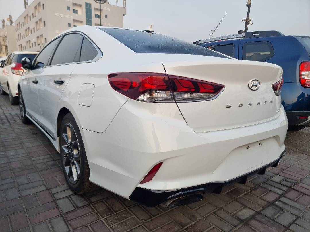 2018 HYUNDAI SONATA — 122904 Miles — Lot 688144 — Main - Marhaba Auctions Used Cars - Image 4