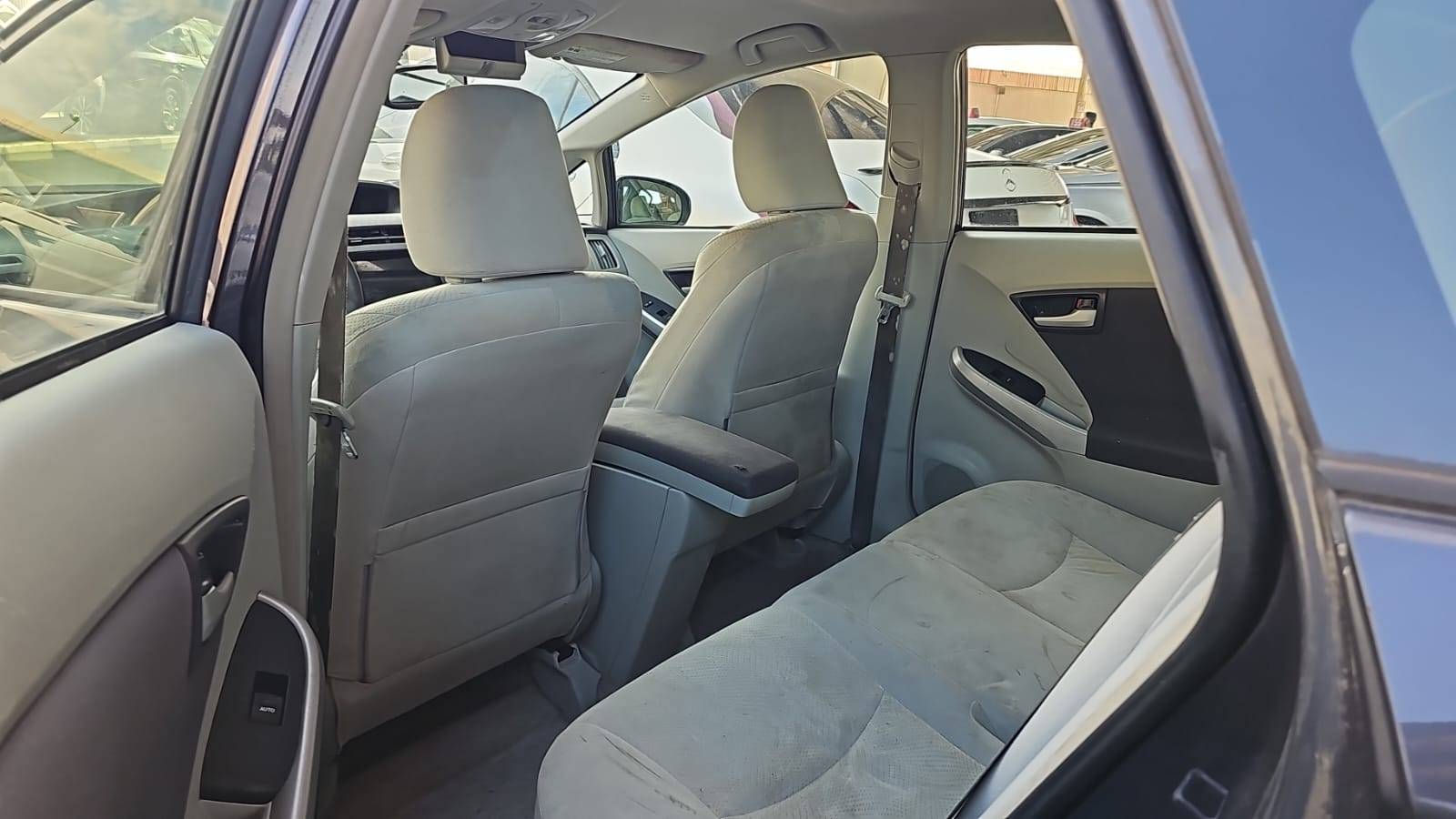 2011 TOYOTA PRIUS — 254210 Miles — Lot 0B1403918 — Souq - Marhaba Auctions Used Cars - Image 5