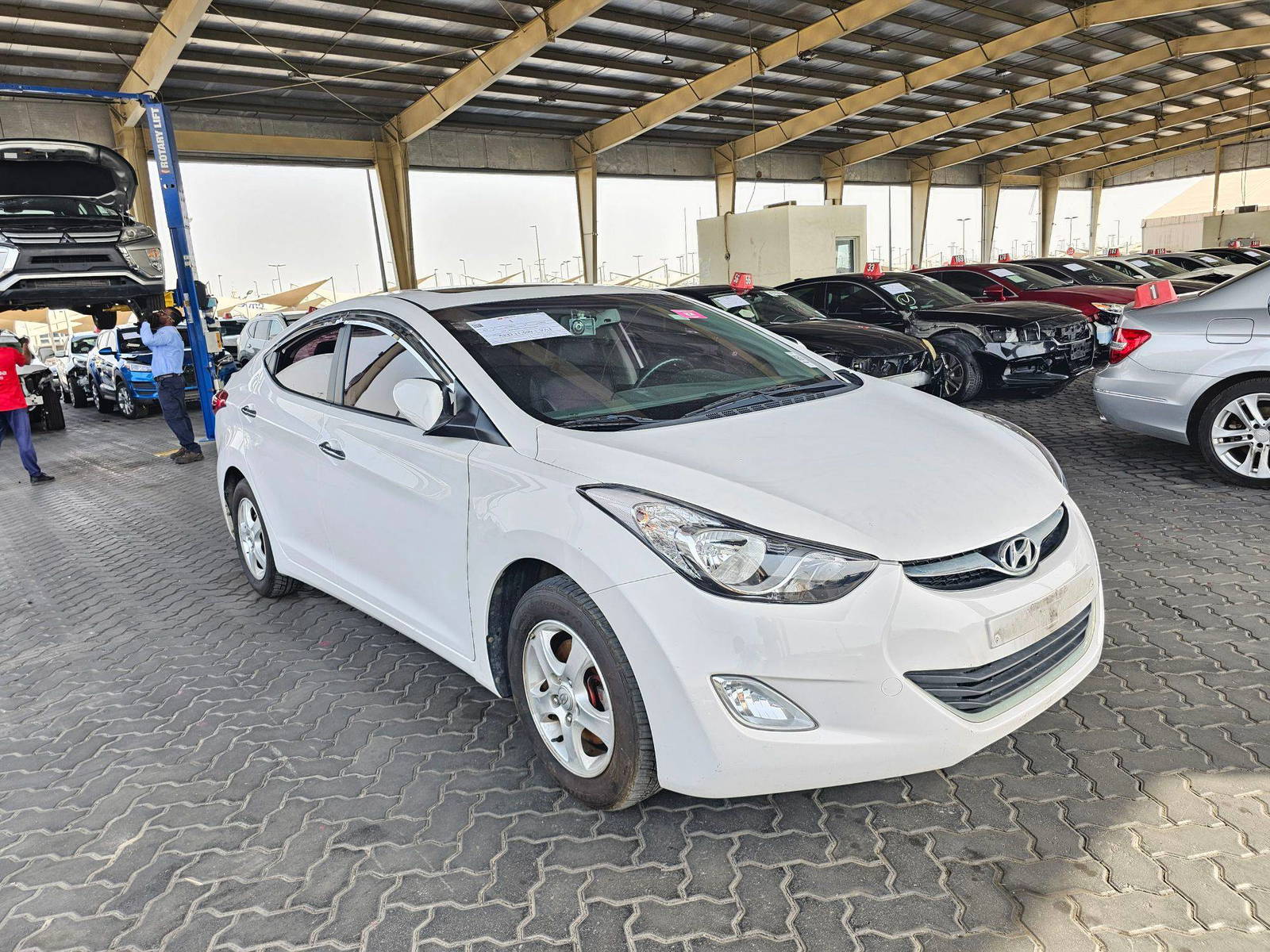 2012 HYUNDAI AVANTE — 167321 KM — Lot 608879 — Souq - Marhaba Auctions Used Cars - Image 4