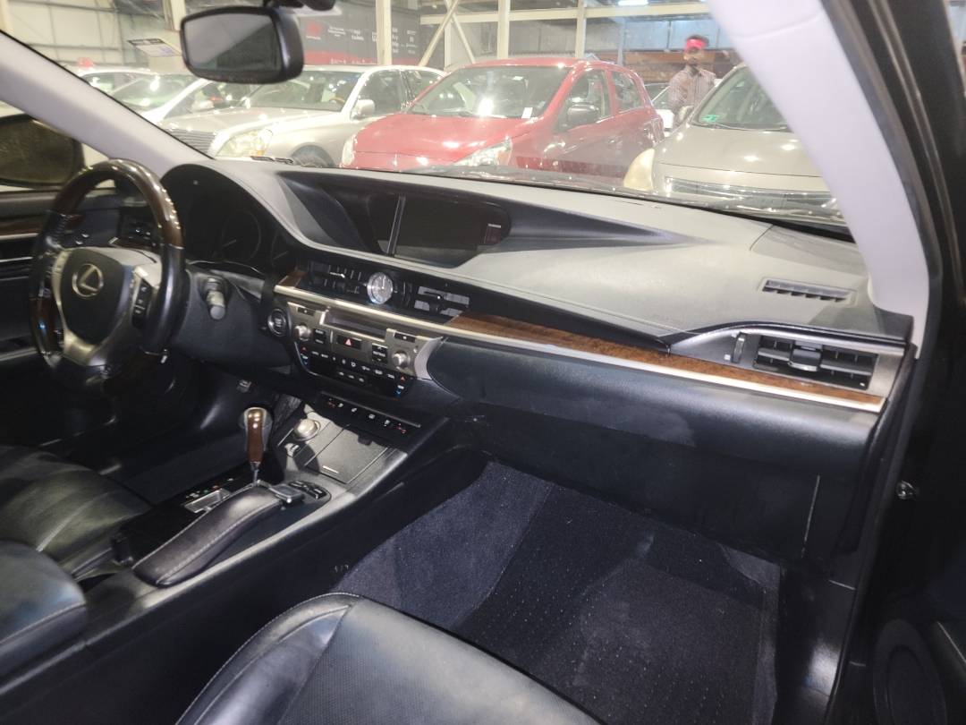 2015 LEXUS ES 350 — 110839 Miles — Lot 37705636 - Marhaba Auctions Used Cars - Image 6