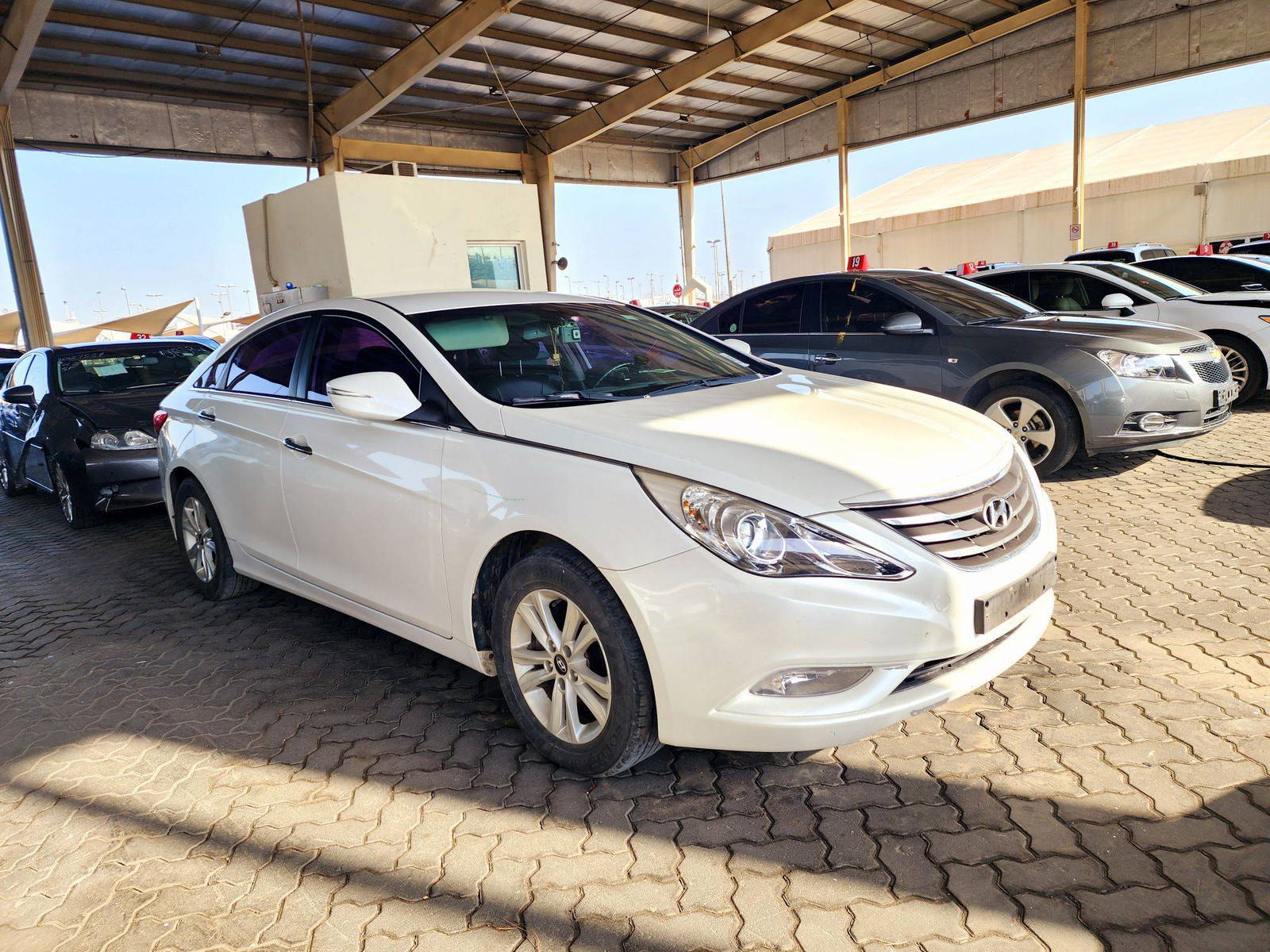 2012 HYUNDAI SONATA — 163069 KM — Lot 428938 — Souq - Marhaba Auctions Used Cars - Image 4