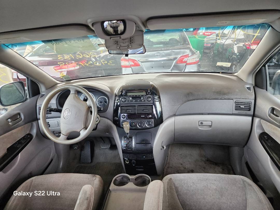 2004 TOYOTA SIENNA — 266183 Miles — Lot 39234798 — Ind. 12 - Marhaba Auctions Used Cars - Image 9