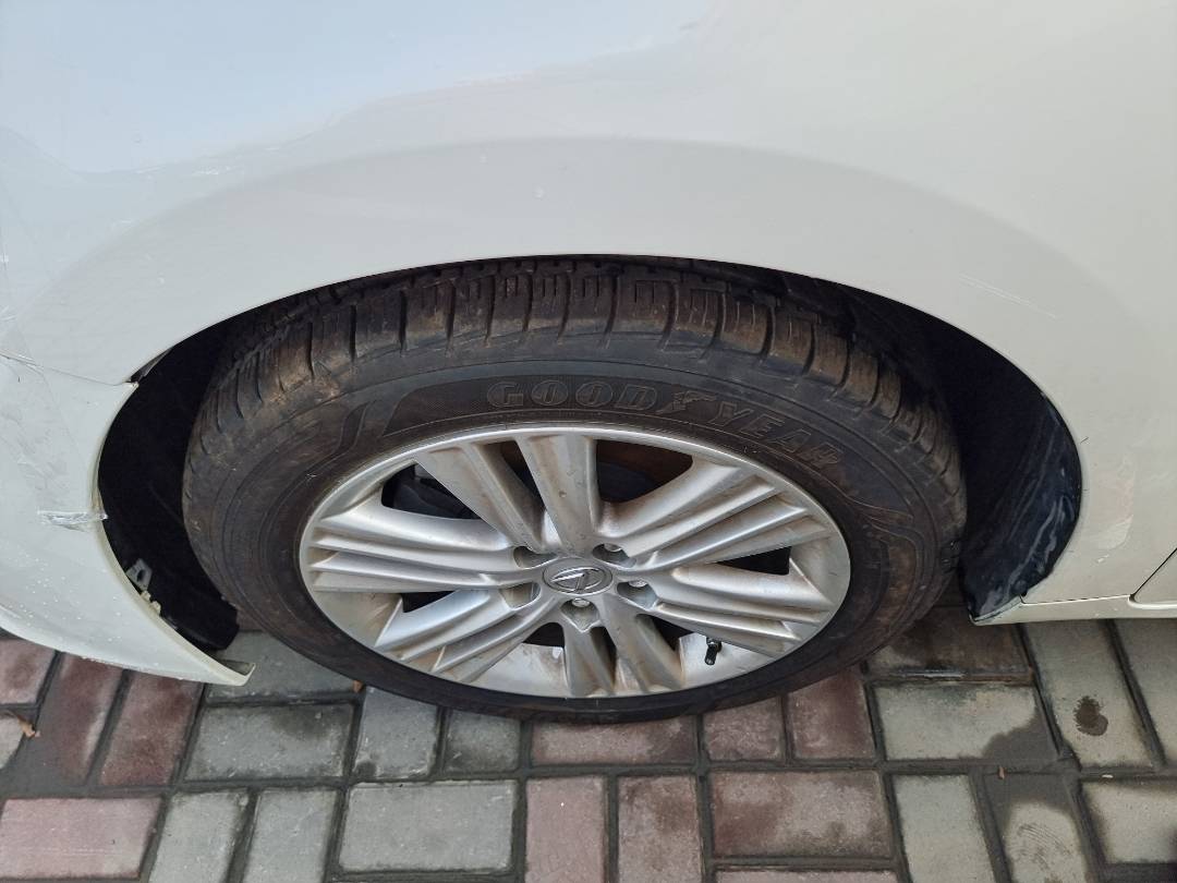 2013 LEXUS ES 350 — 100065 Miles — Lot 125478 — Ind. 12 - Marhaba Auctions Used Cars - Image 11