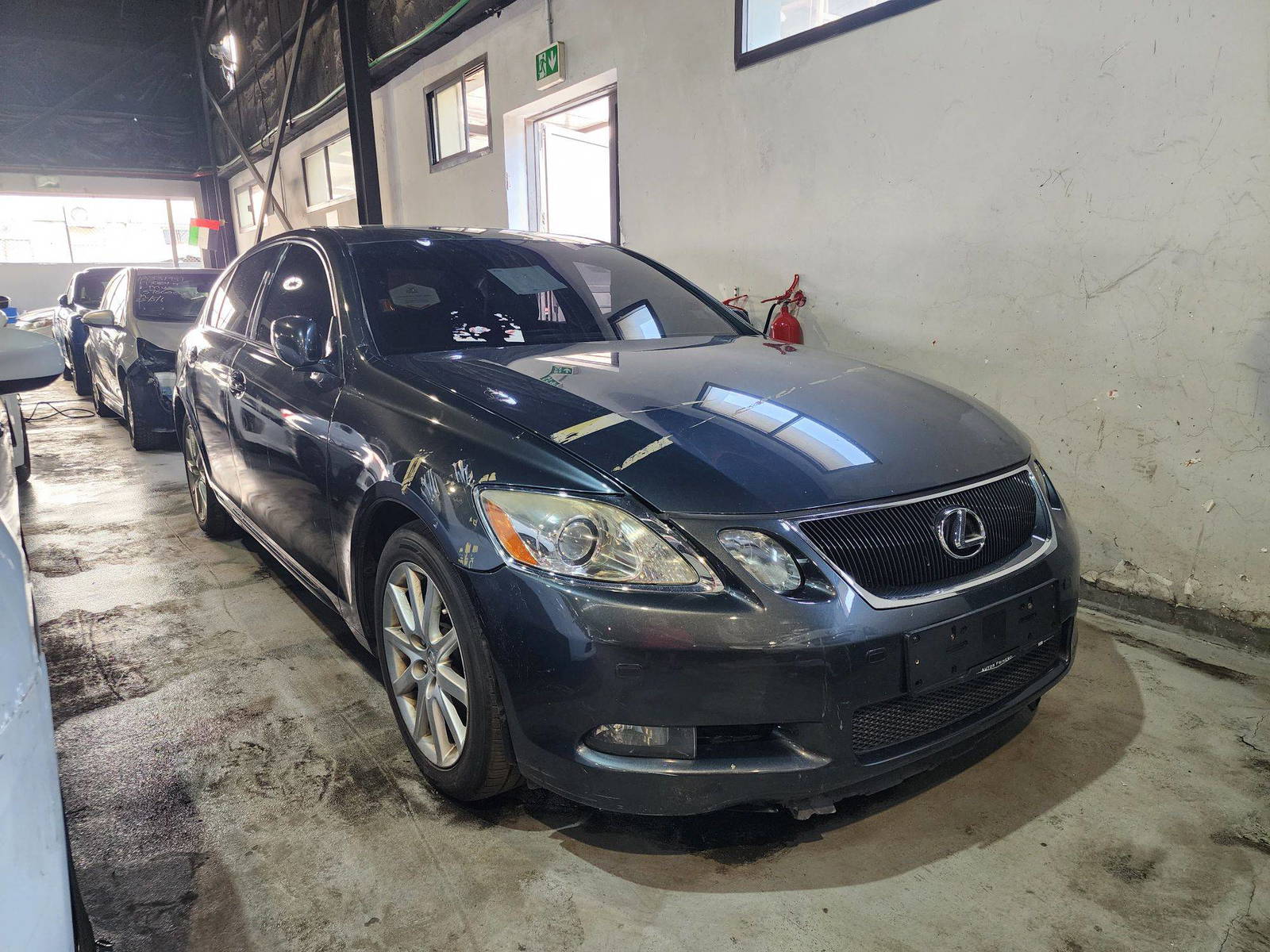 2006 LEXUS GS 300 — 147815 KM — Lot 022916 — Al Quoz - Marhaba Auctions Used Cars - Image 3
