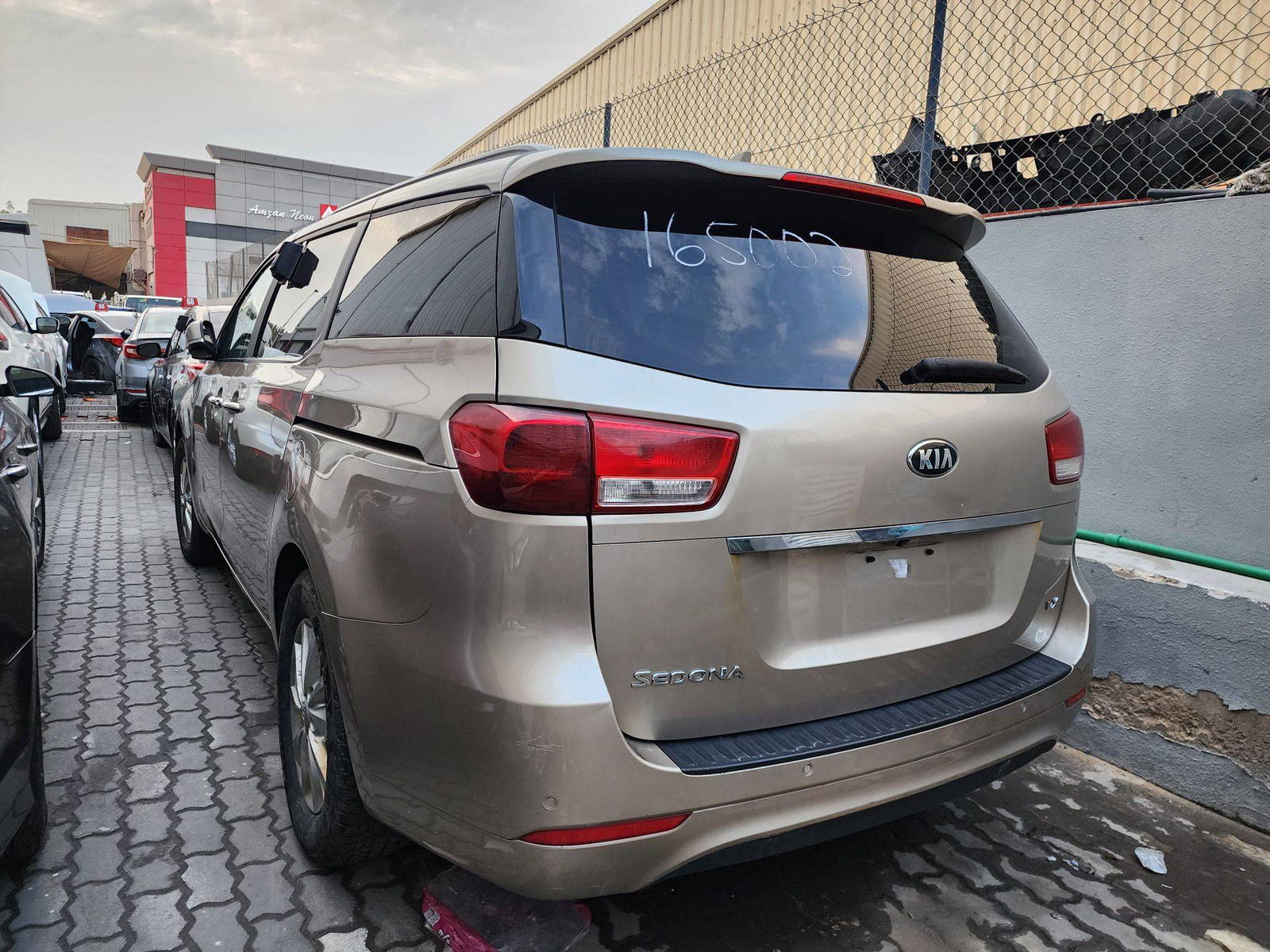 2016 KIA SEDONA — 179988 Miles — Lot 78689934 — Souq - Marhaba Auctions Used Cars - Image 5