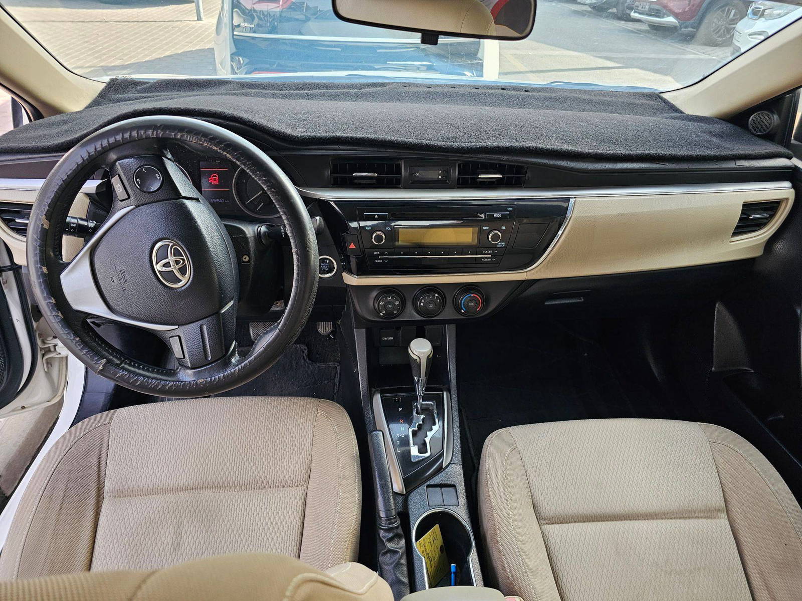 2015 TOYOTA COROLLA — 696540 KM — Lot 221020 — Souq - Marhaba Auctions Used Cars - Image 7