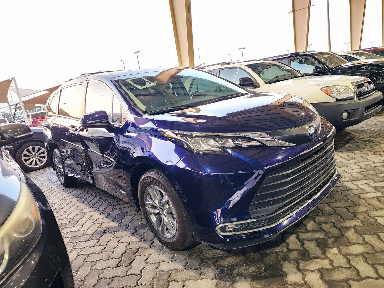 2021 TOYOTA SIENNA — 46869 Miles — Lot MS068159 — Souq - Marhaba Auctions Used Cars - Image 4