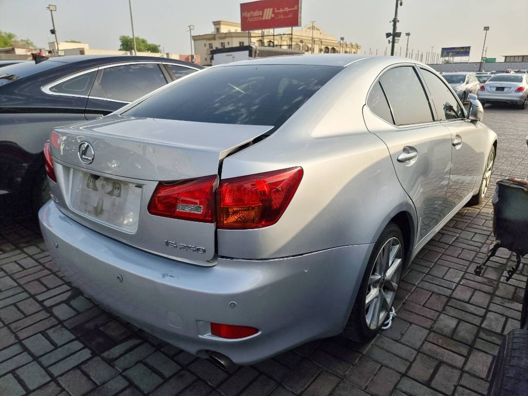 2007 LEXUS IS 250 — 142684 KM — Lot 2105487 — Ind. 12 - Marhaba Auctions Used Cars - Image 4