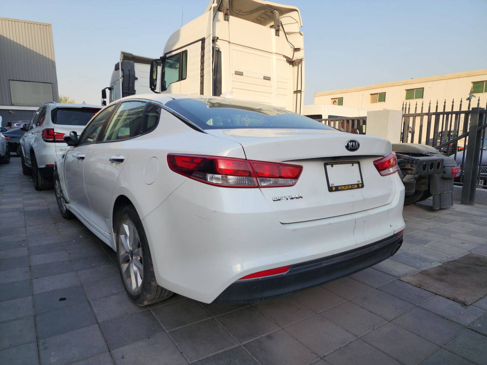 2017 KIA OPTIMA — 76190 Miles — Lot 44548455 — Souq - Marhaba Auctions Used Cars - Image 5