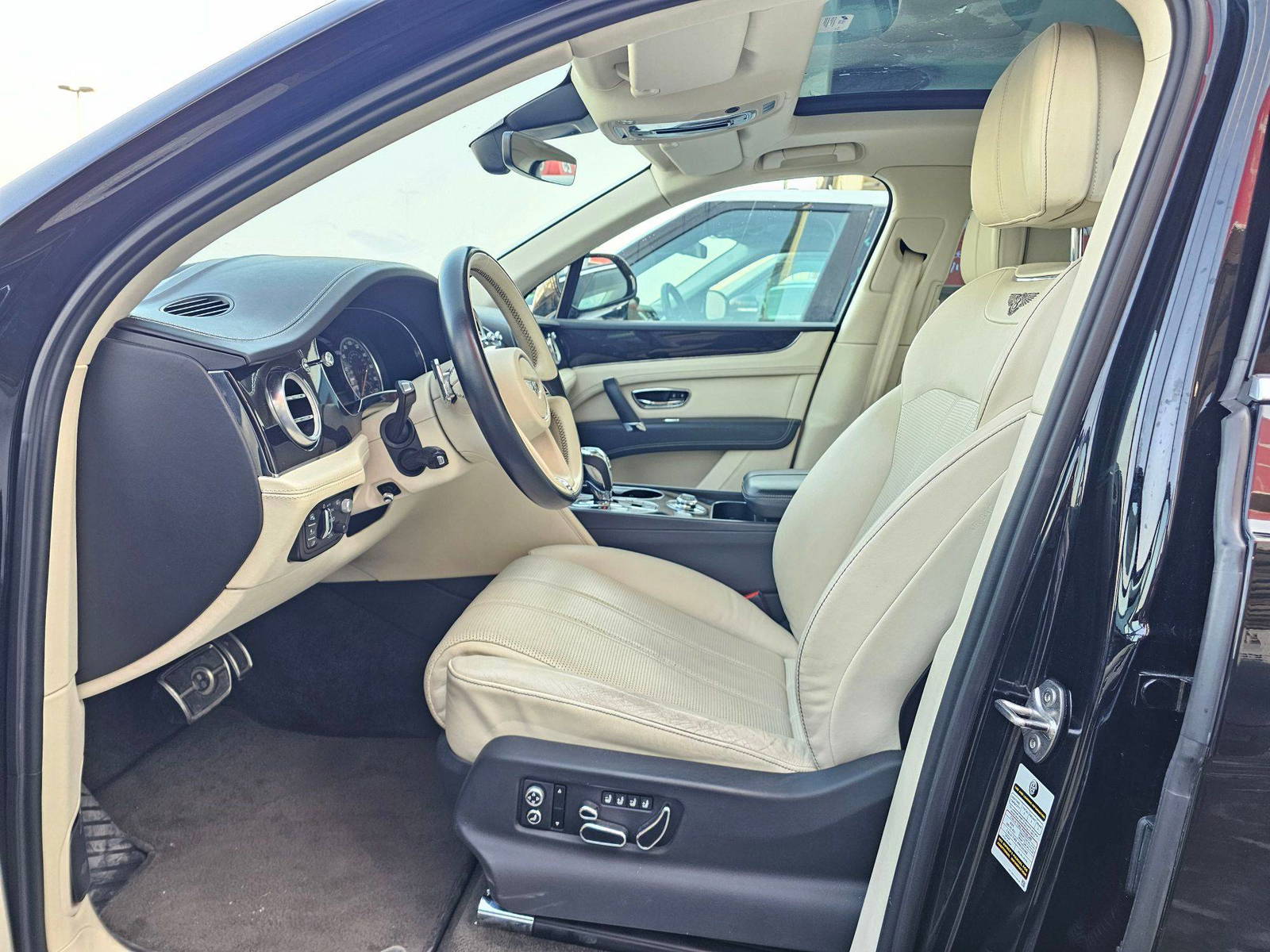 2019 BENTLEY BENTAYGA — 94252 KM — Lot KC025218 — Souq - Marhaba Auctions Used Cars - Image 10