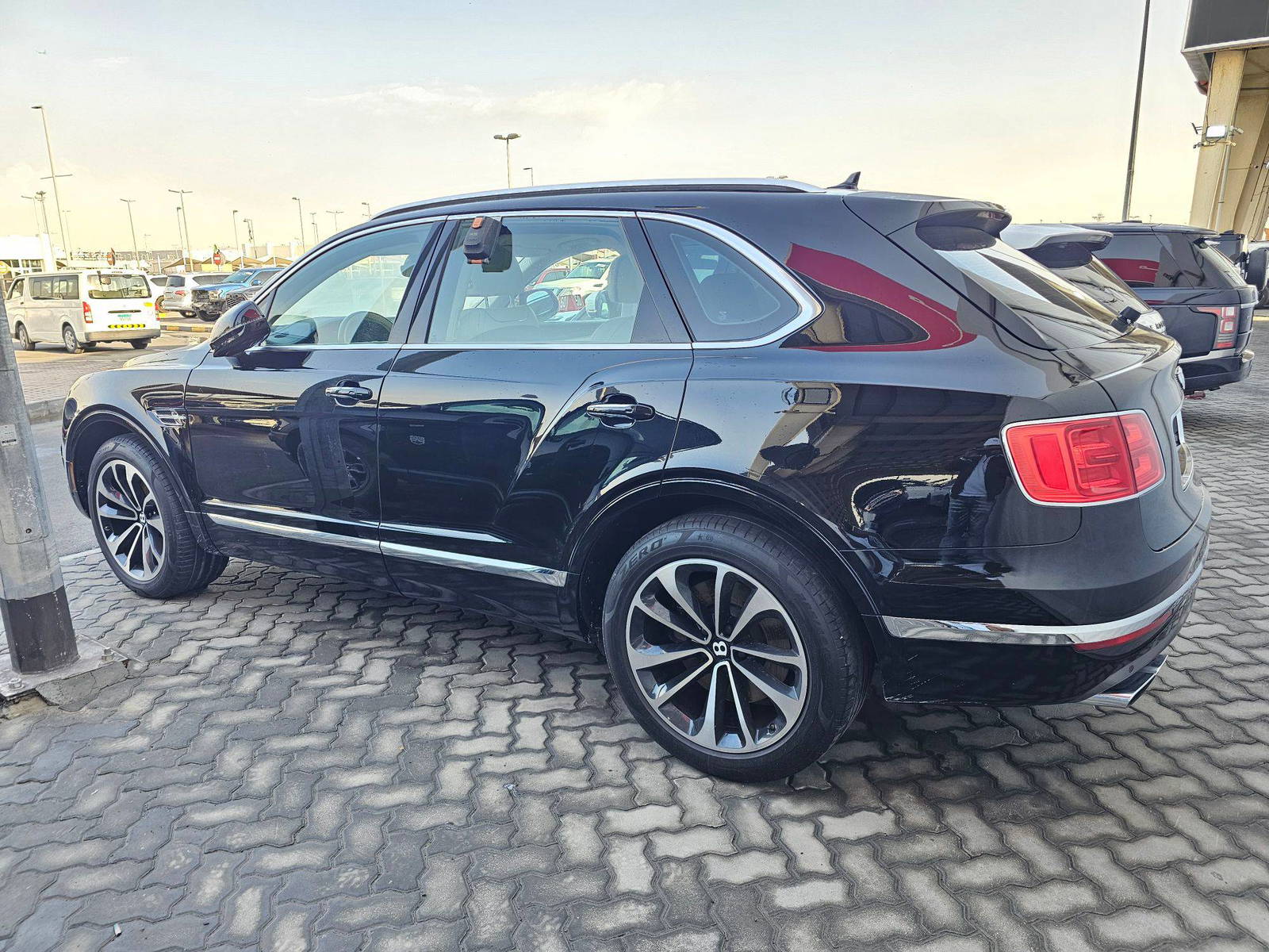 2019 BENTLEY BENTAYGA — 94252 KM — Lot KC025218 — Souq - Marhaba Auctions Used Cars - Image 6