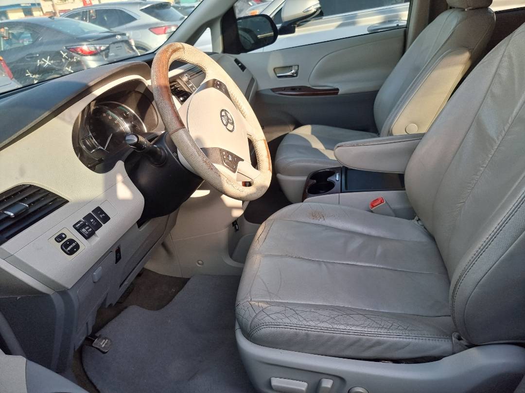 2011 TOYOTA SIENNA — 228035 Miles — Lot 2134587 — Ind. 12 - Marhaba Auctions Used Cars - Image 6