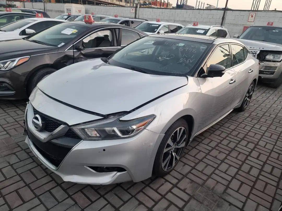 NISSAN MAXIMA