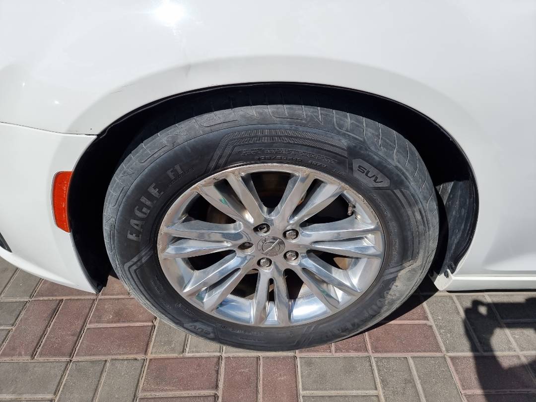2018 CHRYSLER 300 — 175732 KM — Lot 2154187 — Main - Marhaba Auctions Used Cars - Image 10