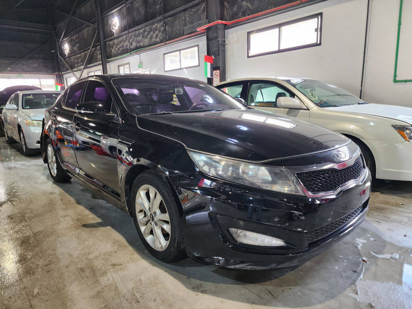 2011 KIA K5 — 203542 KM — Lot 005980 — Al Quoz - Marhaba Auctions Used Cars - Image 3