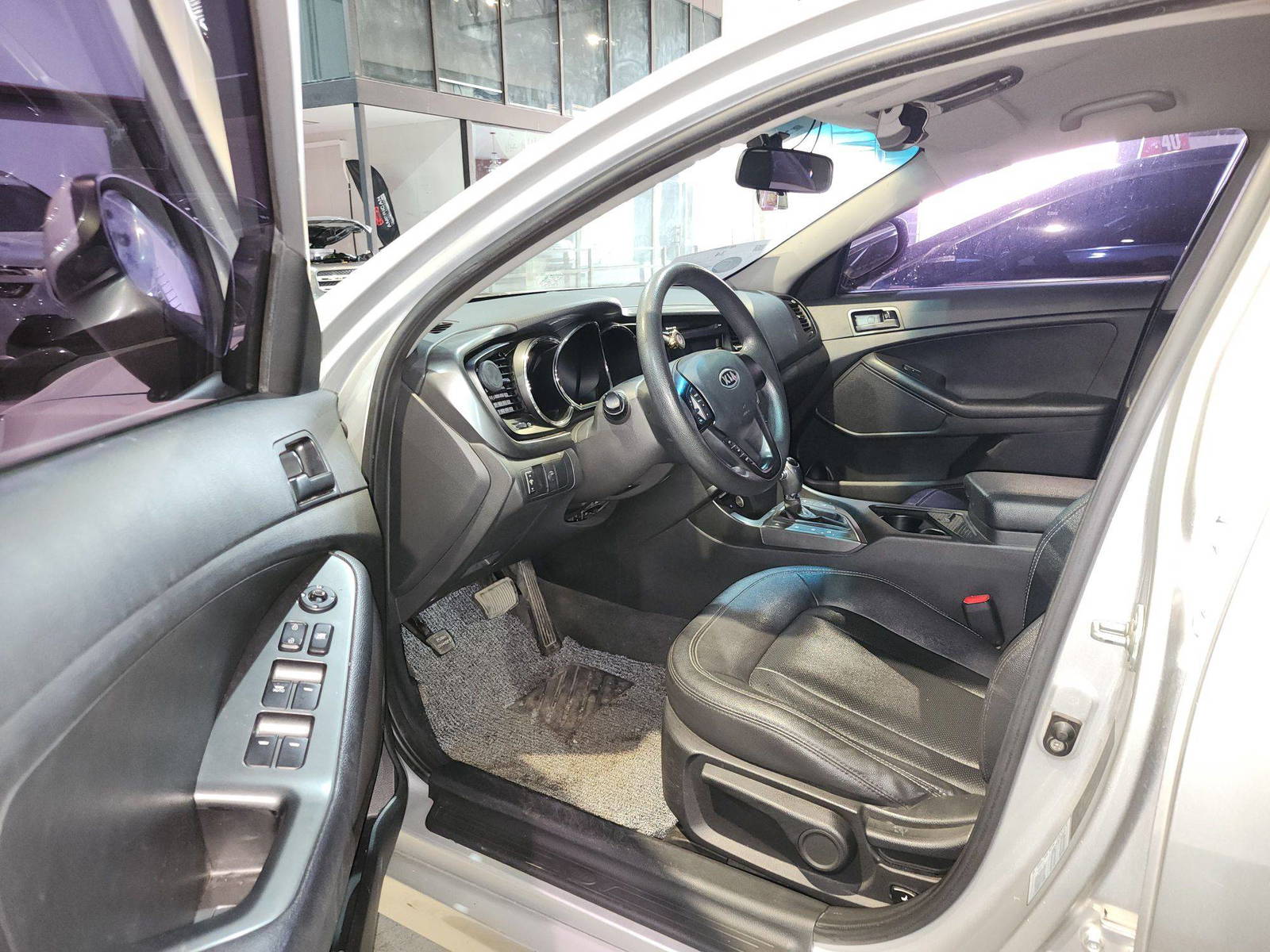 2012 KIA K5 — 204786 KM — Lot CA197987 — Al Quoz - Marhaba Auctions Used Cars - Image 10