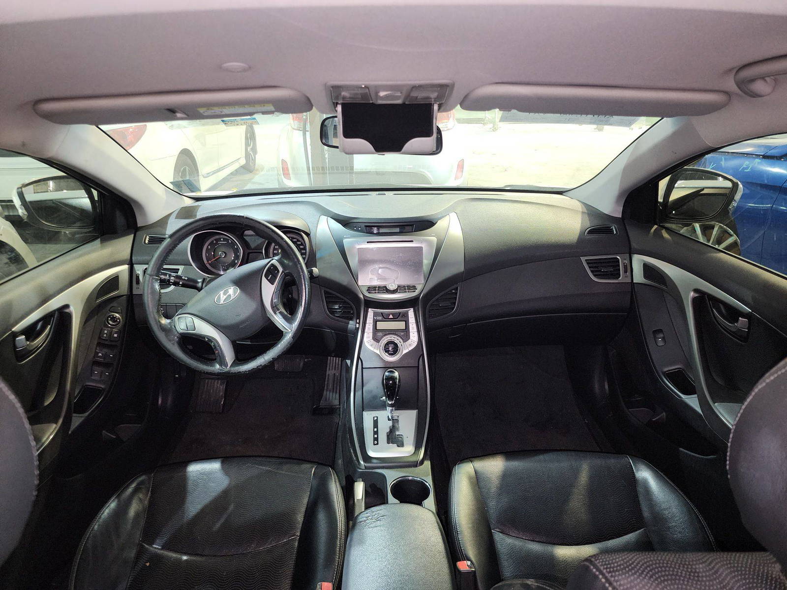 2011 HYUNDAI AVANTE — 186412 KM — Lot 014394 — Al Quoz - Marhaba Auctions Used Cars - Image 8