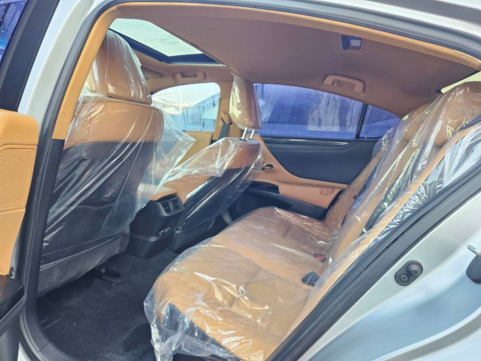 LEXUS ES 300H 2022 - Marhaba Auction Used Cars - Image 6