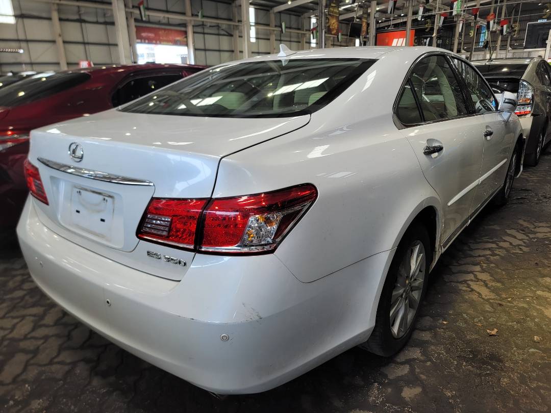 2011 LEXUS ES 350 — 114631 Miles — Lot XB2468886 - Marhaba Auctions Used Cars - Image 3