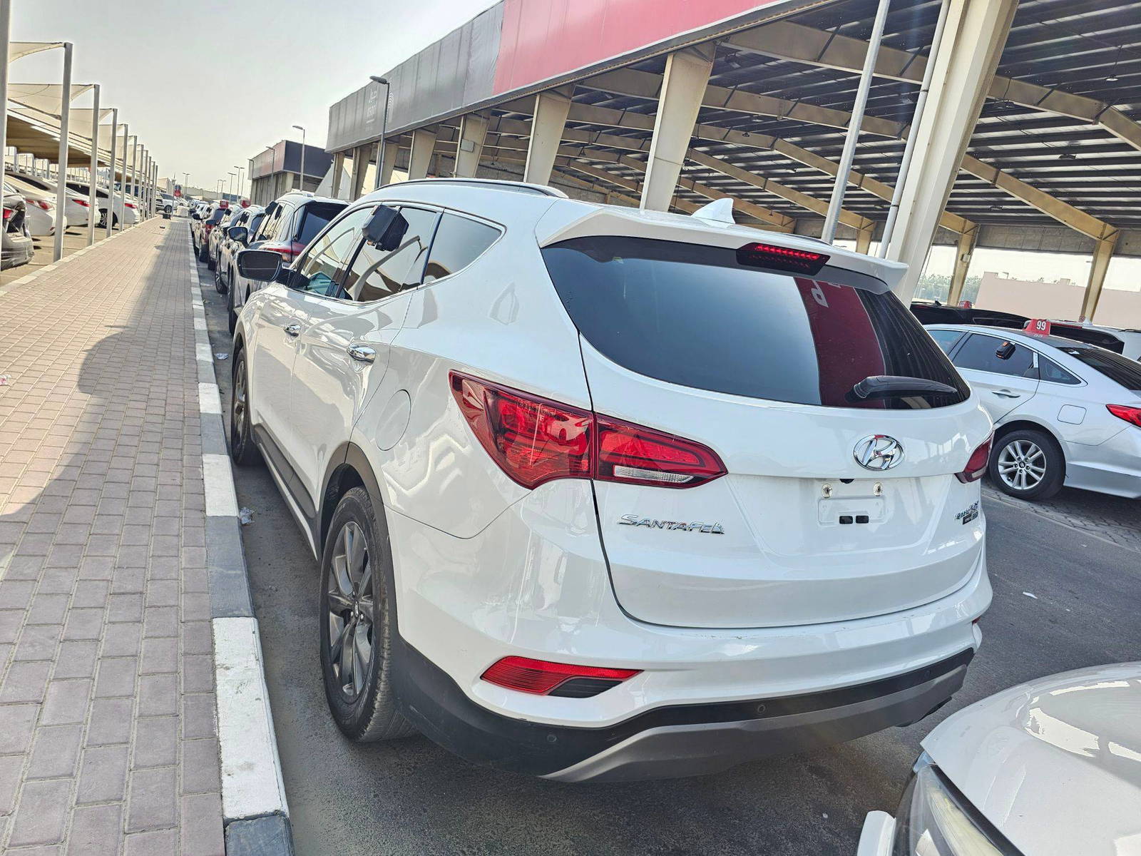 2017 HYUNDAI SANTA FE — 118030 Miles — Lot HG485342 — Souq - Marhaba Auctions Used Cars - Image 3
