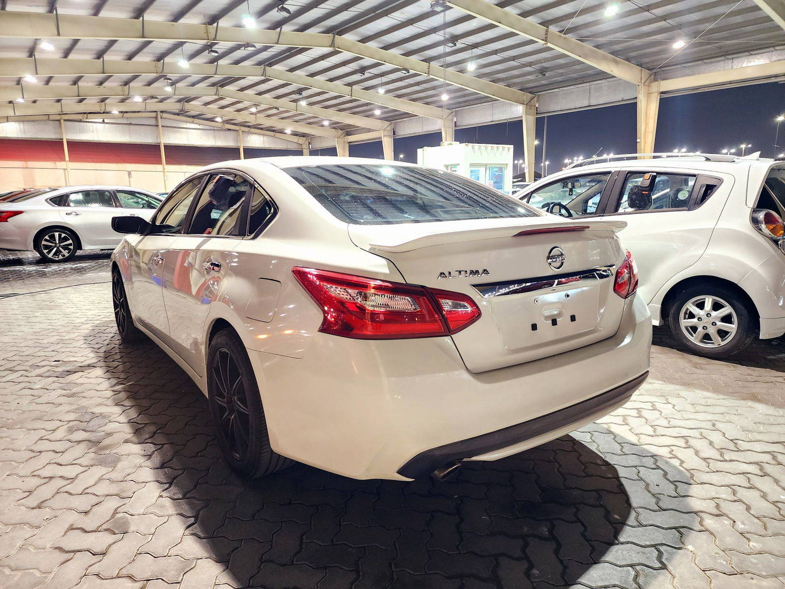 2016 NISSAN ALTIMA — 165616 Miles — Lot 4GN312396 — Souq - Marhaba Auctions Used Cars - Image 4