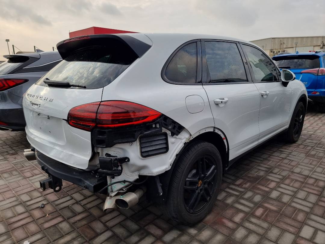 2016 PORSCHE Cayenne — 140864 Miles — Lot 70754854 — Souq - Marhaba Auctions Used Cars - Image 4