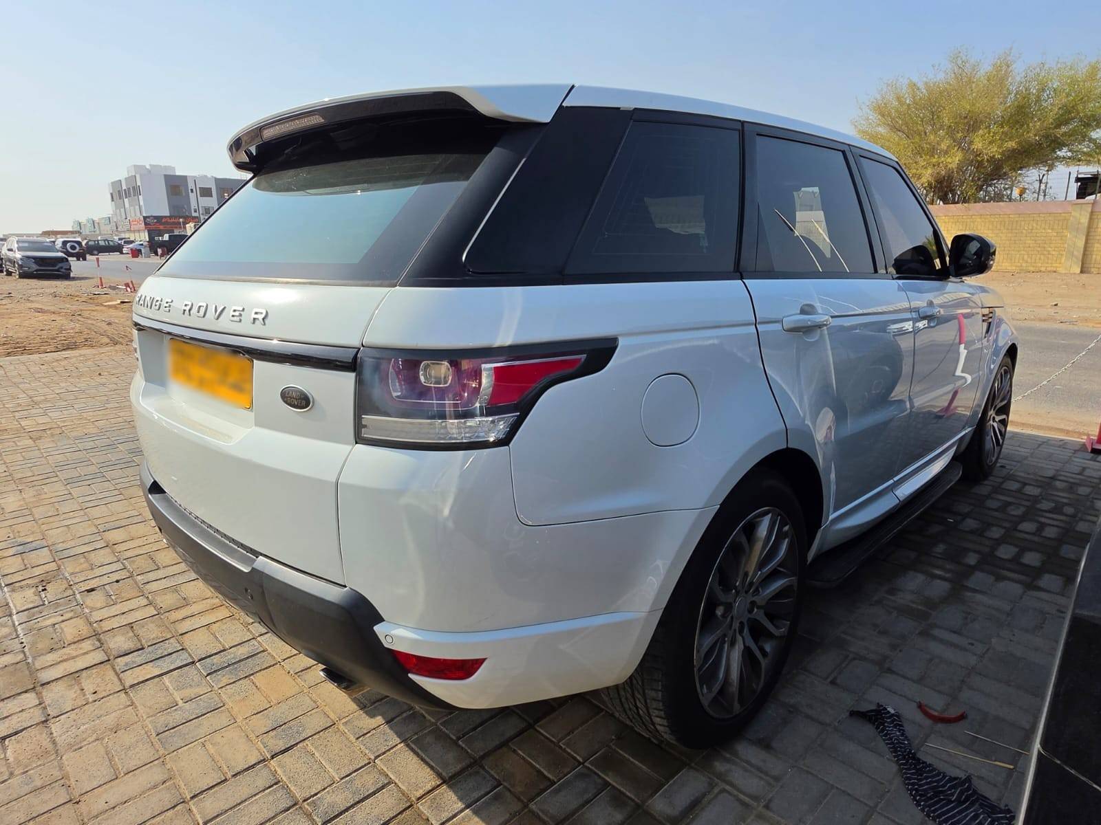 2016 LAND ROVER RANGE ROVER SPORT HSE — 195884 KM — Lot 2VF4GA662273 - Marhaba Auctions Used Cars - Image 5