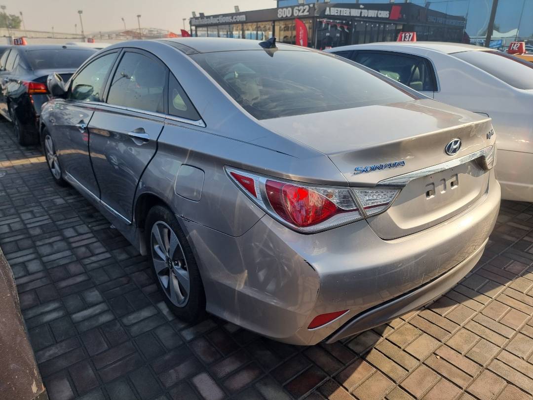2012 HYUNDAI SONATA — 201776 Miles — Lot 43072410 — Souq - Marhaba Auctions Used Cars - Image 4