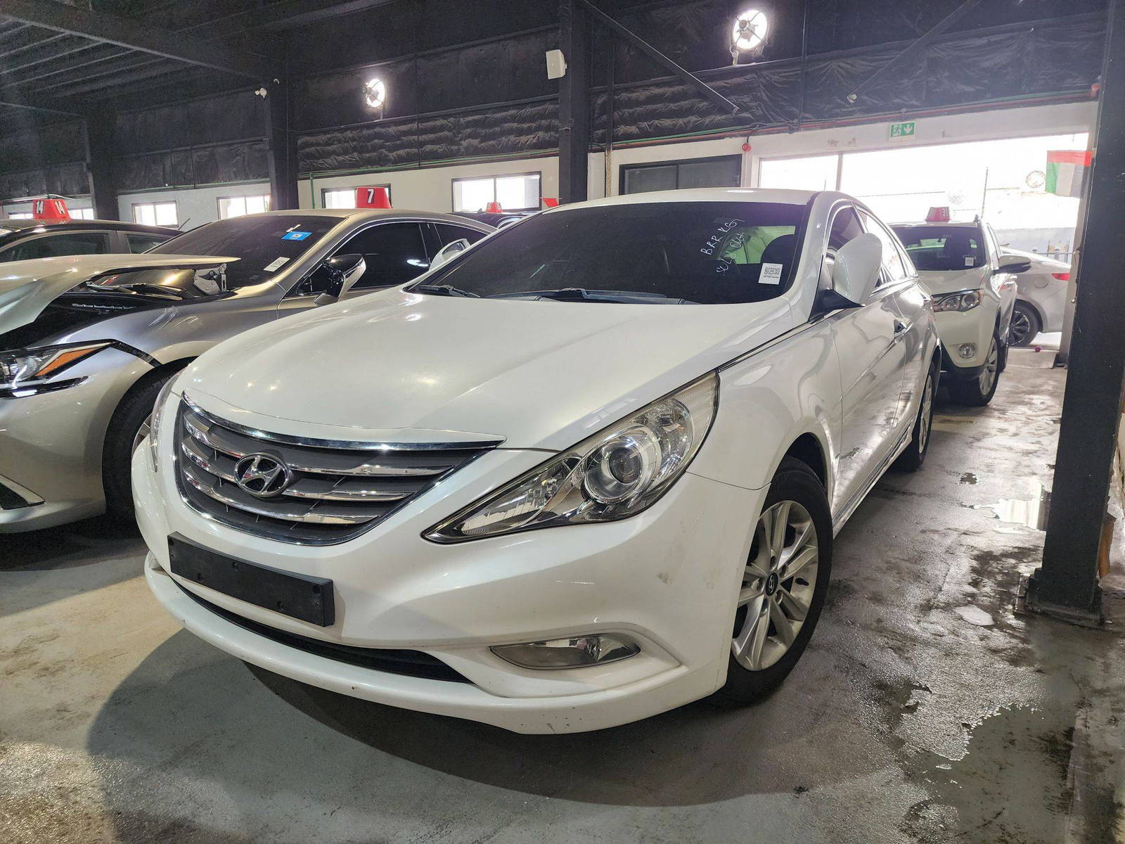 2012 HYUNDAI SONATA — 209550 KM — Lot 362118 — Al Quoz - Marhaba Auctions Used Cars - Image 4