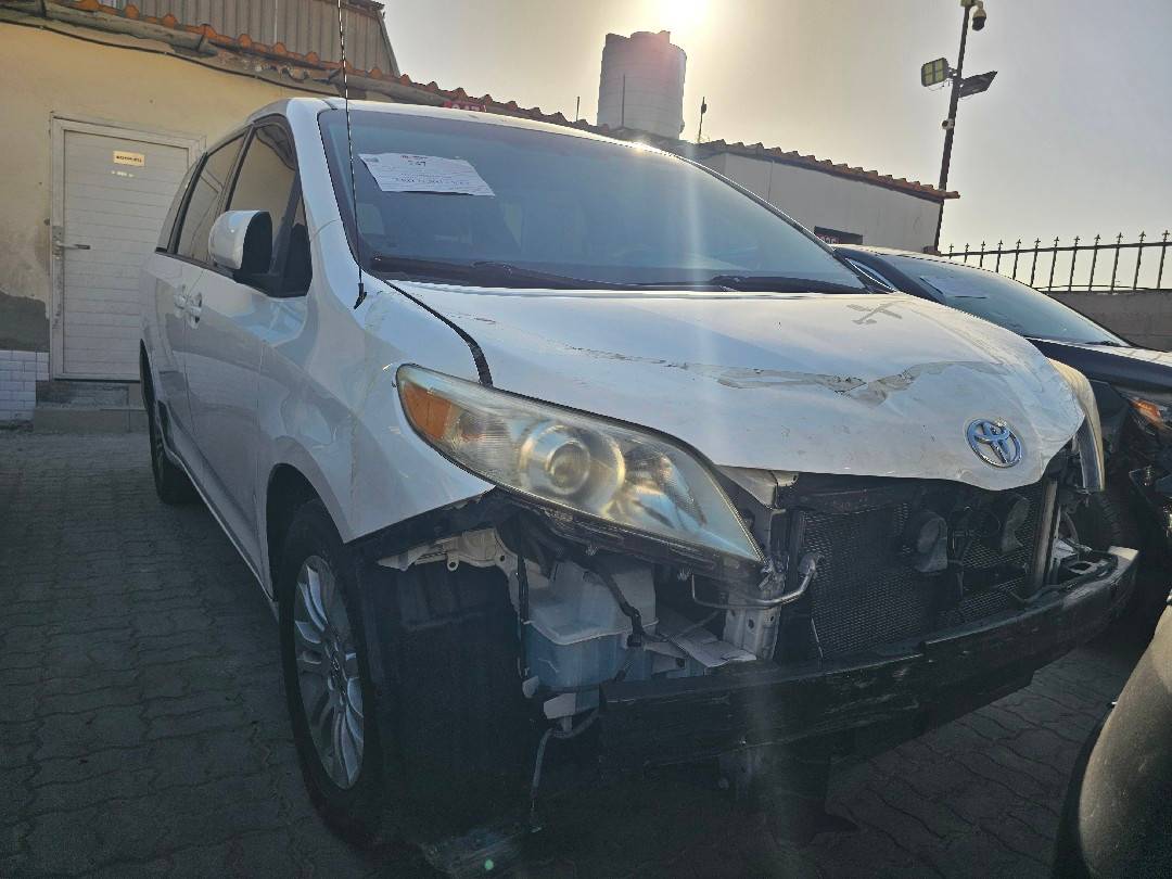 TOYOTA SIENNA