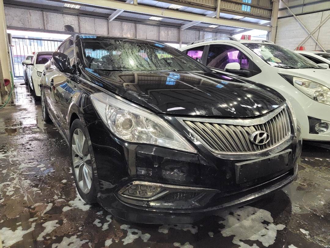 2011 HYUNDAI GRANDEUR — 364055 KM — Lot 034018 — Main - Marhaba Auctions Used Cars - Image 4
