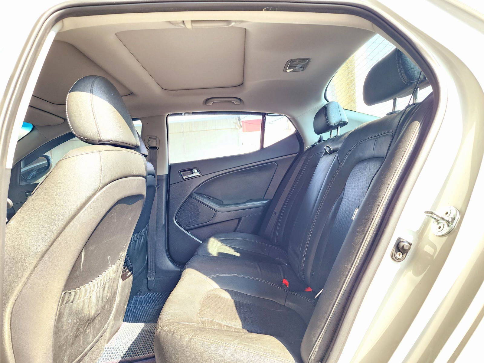 2011 KIA K5 — 63264 KM — Lot 066491 — Souq - Marhaba Auctions Used Cars - Image 6