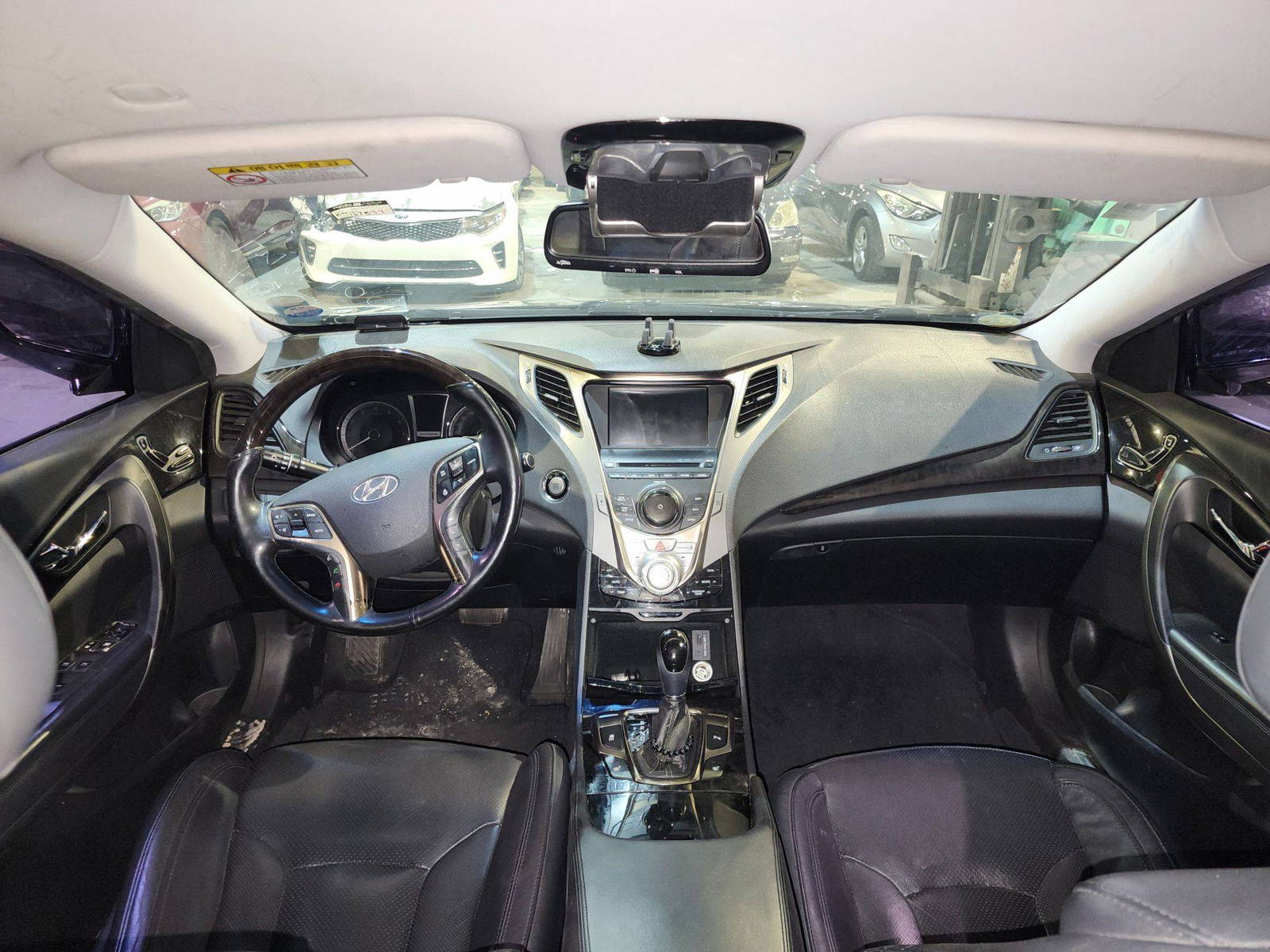 2012 HYUNDAI GRANDEUR — 163833 KM — Lot 132935 — Al Quoz - Marhaba Auctions Used Cars - Image 8