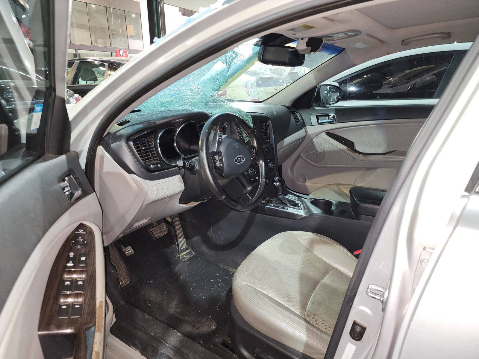 2012 KIA OPTIMA — 172332 Miles — Lot 039066 — Al Quoz - Marhaba Auctions Used Cars - Image 9