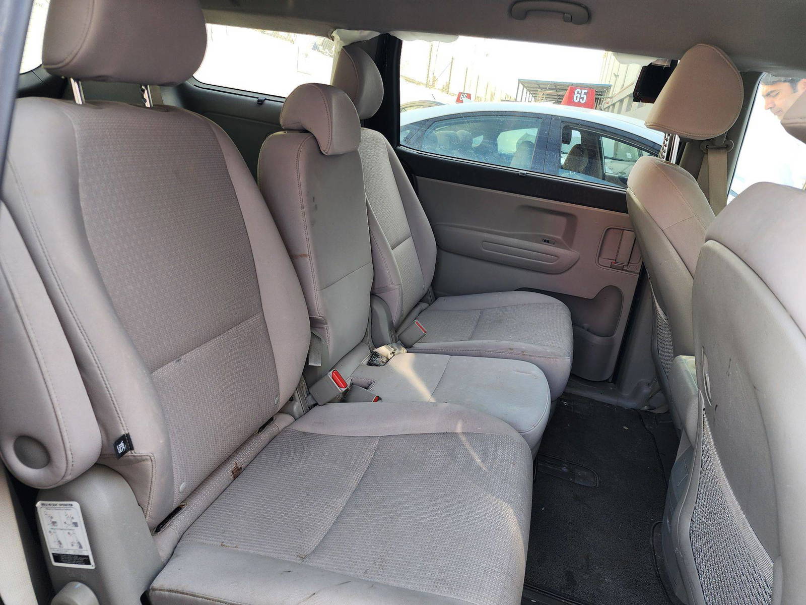 2016 KIA SEDONA — 186854 Miles — Lot 119496 — Al Quoz - Marhaba Auctions Used Cars - Image 7