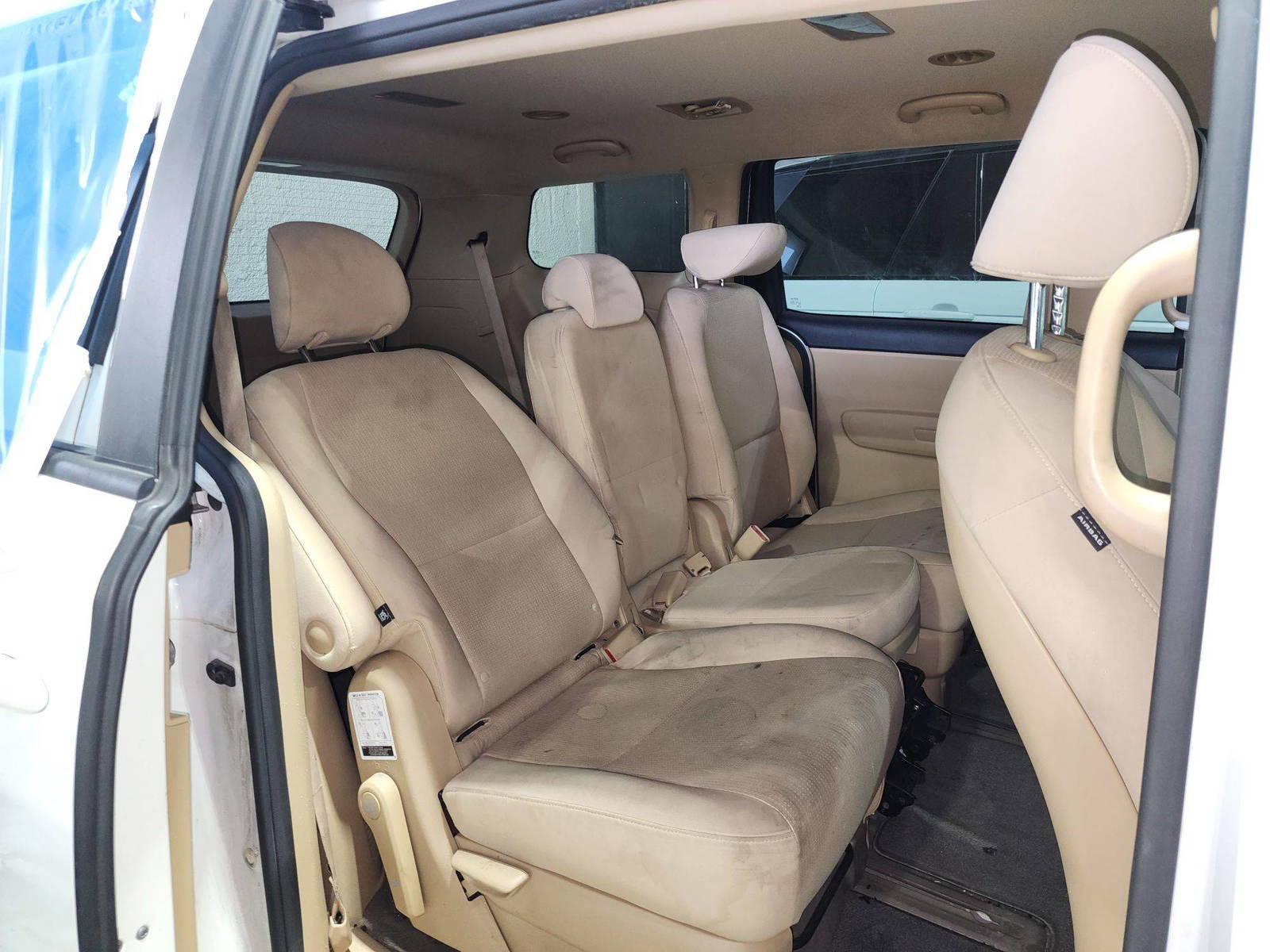 2017 KIA SEDONA — 111156 Miles — Lot 47605135 — Al Quoz - Marhaba Auctions Used Cars - Image 7