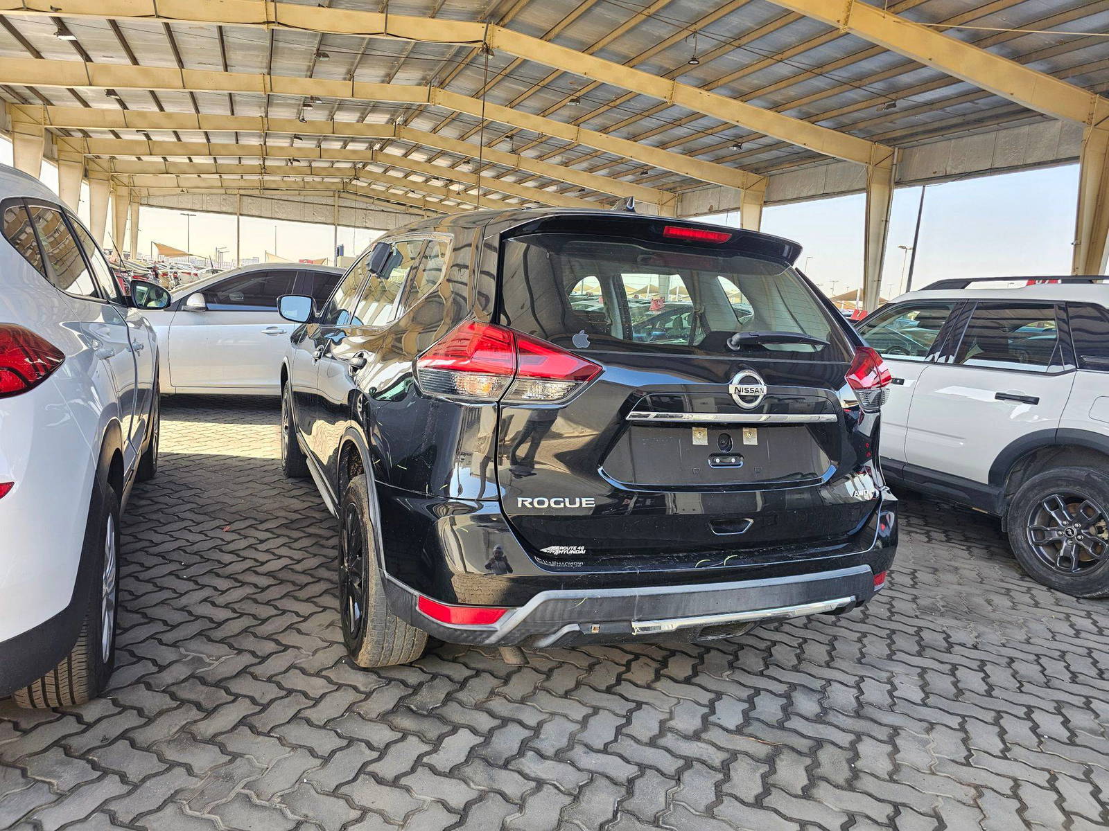 2017 NISSAN ROGUE — 137018 Miles — Lot V7HP513665 — Souq - Marhaba Auctions Used Cars - Image 3