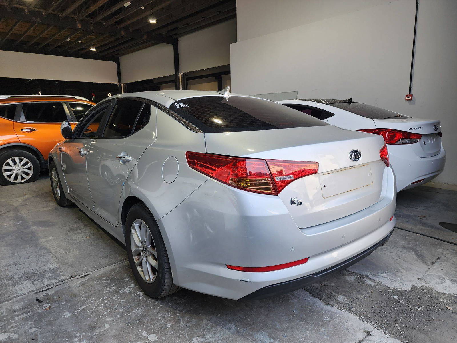 2011 KIA K5 — 133798 KM — Lot 033319 — Al Quoz - Marhaba Auctions Used Cars - Image 5