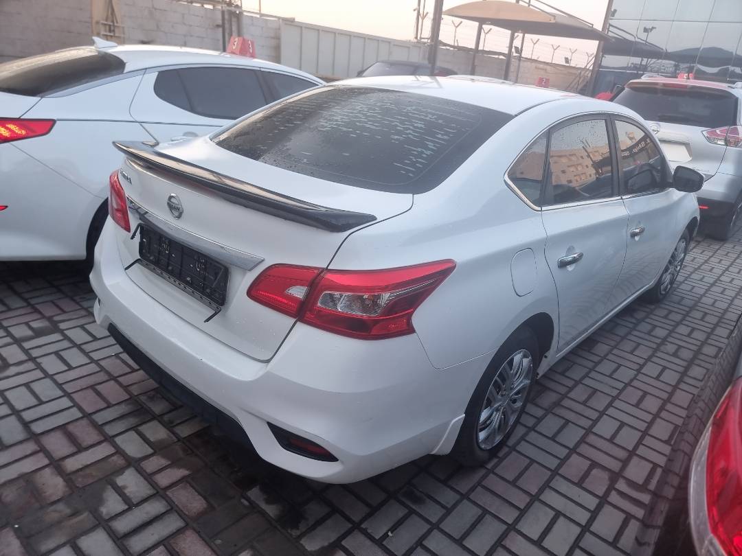 Nissan Sentra 2019 view 2